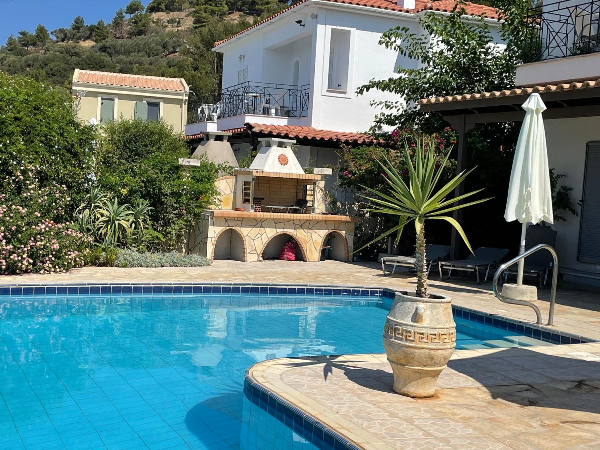 Eleni Villa Lakithra