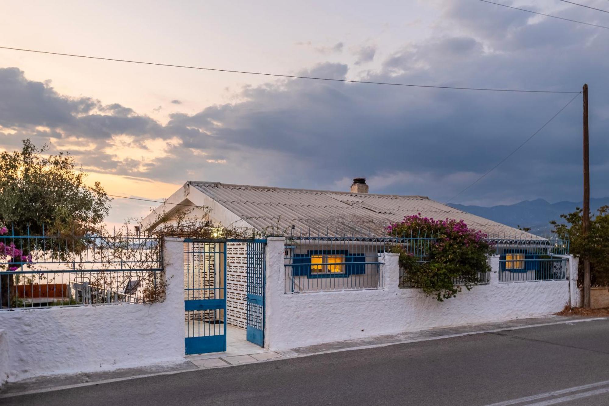 Seafront House - Infinite Blue In Mikra Mantineia Holiday home *