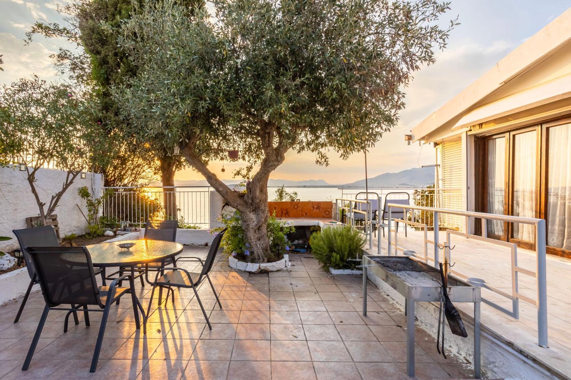 Holiday home Seafront House - Infinite Blue In Mikra Mantineia Kalamata