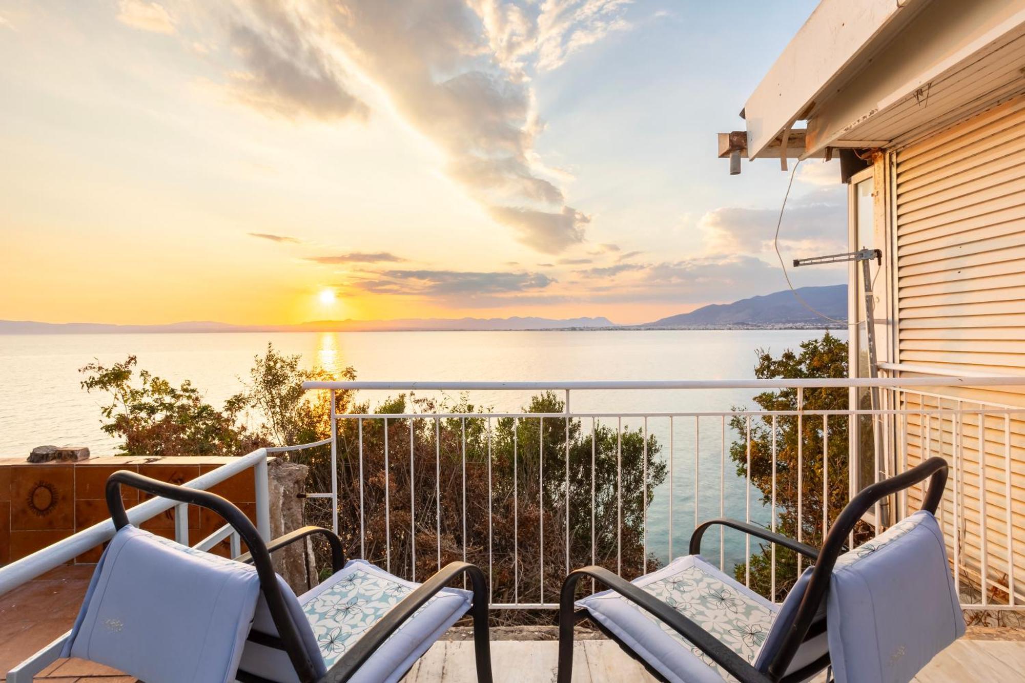 Seafront House - Infinite Blue In Mikra Mantineia * Kalamata