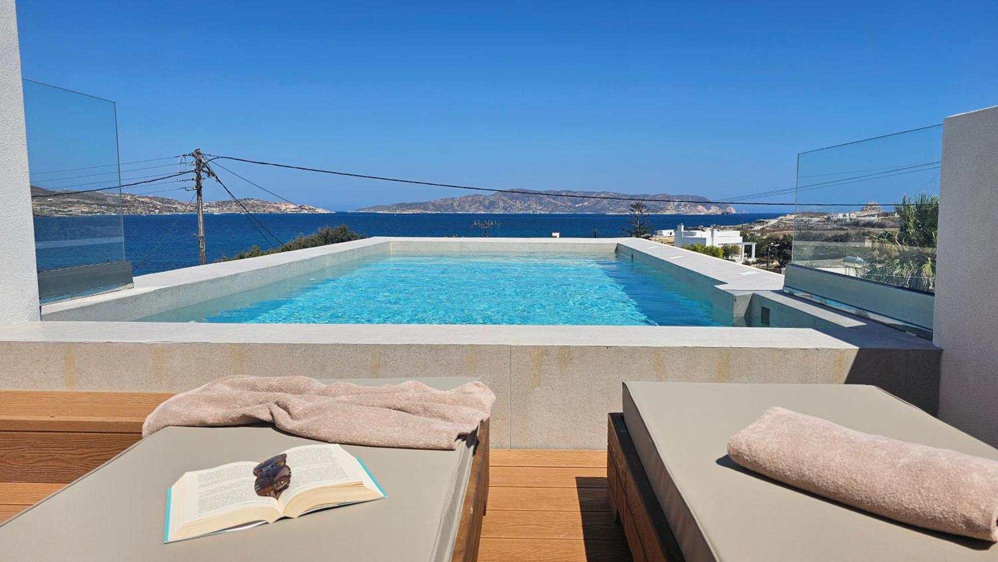 Etherio Milos Aparthotel Pollonia