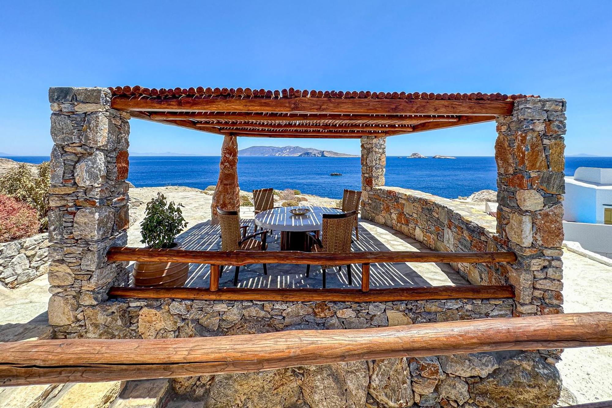 Onar & Karavostasis (Folegandros)