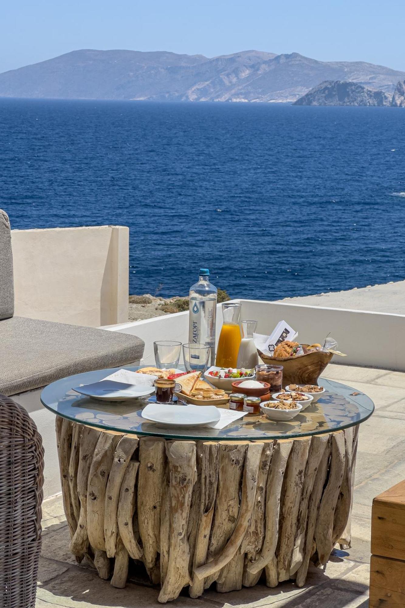 Villa Onar & Karavostasis (Folegandros)
