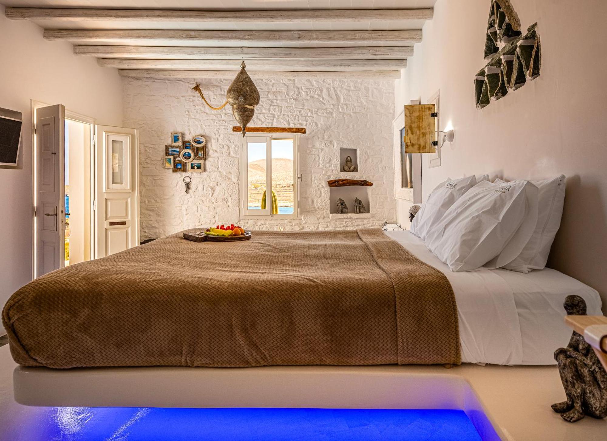 Onar & Karavostasis (Folegandros)