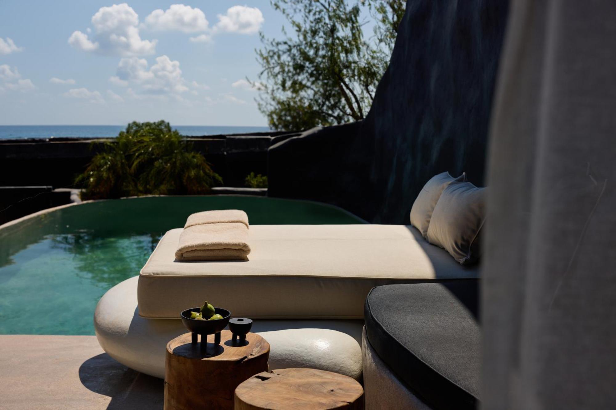 One Of One 5* Imerovigli (Santorini)