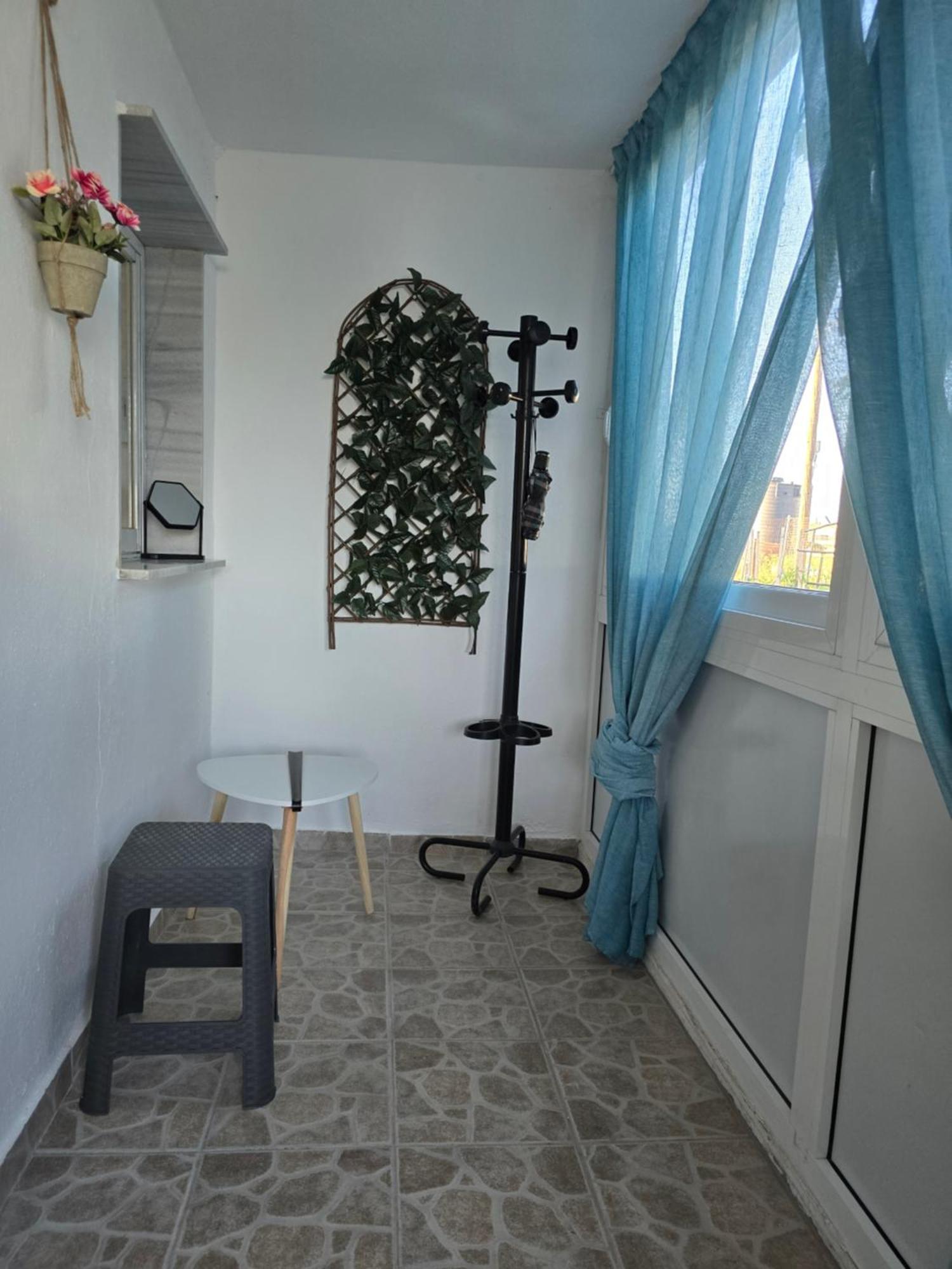 Pomegranate Seaside Corner Holiday home
