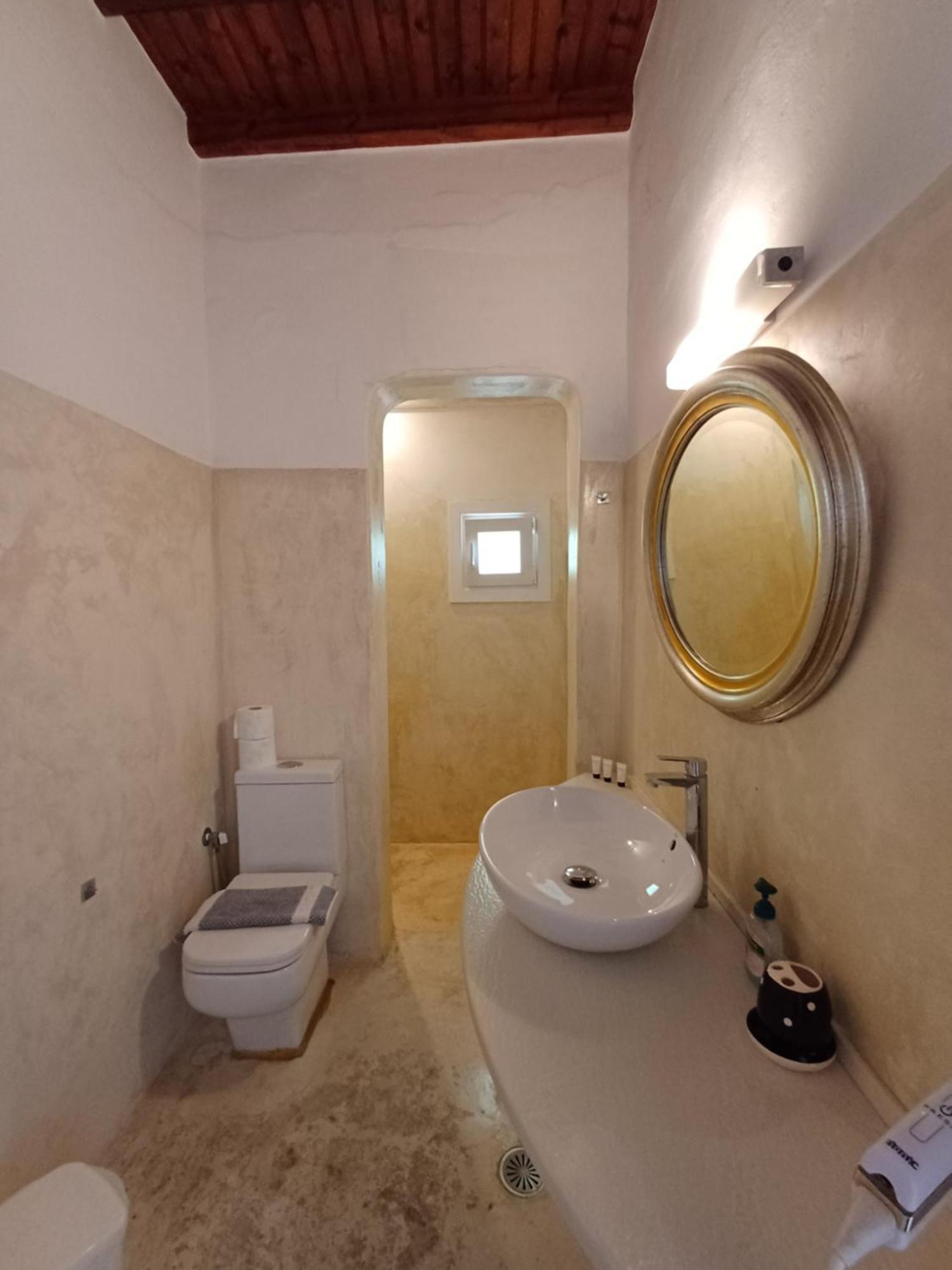 Manos Aparthotel 3*