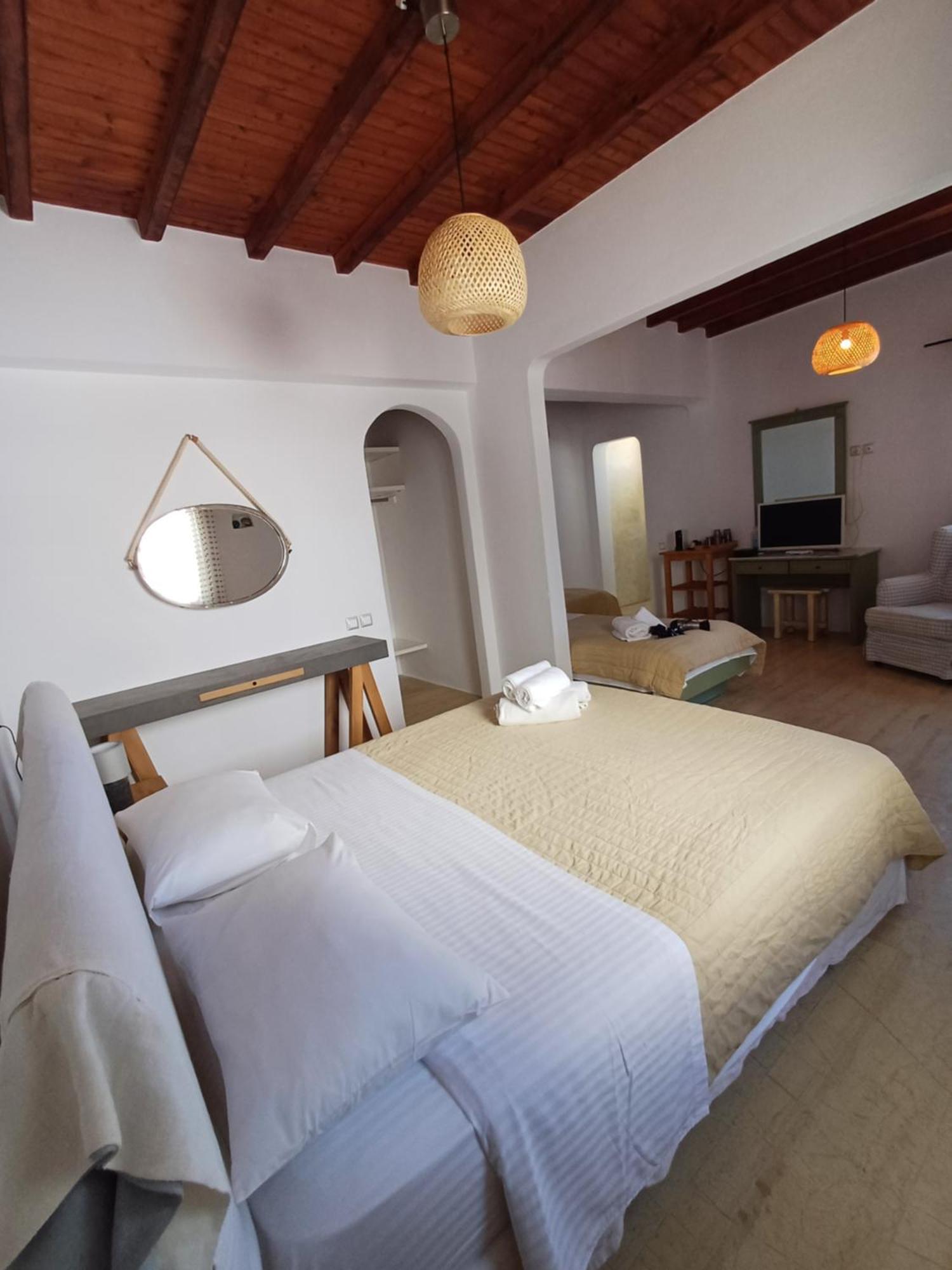 Manos Aparthotel 3*