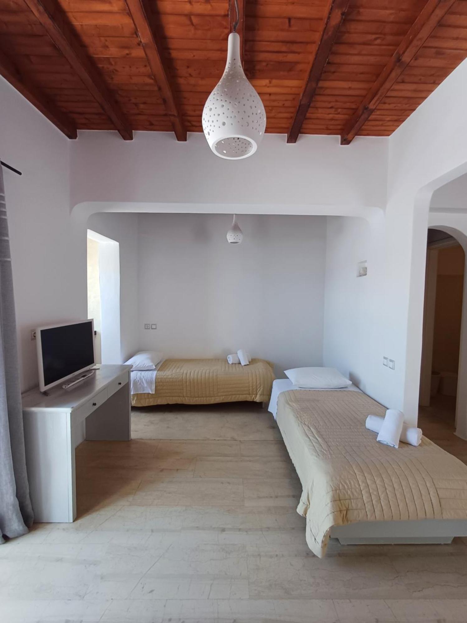 Manos Aparthotel 3*