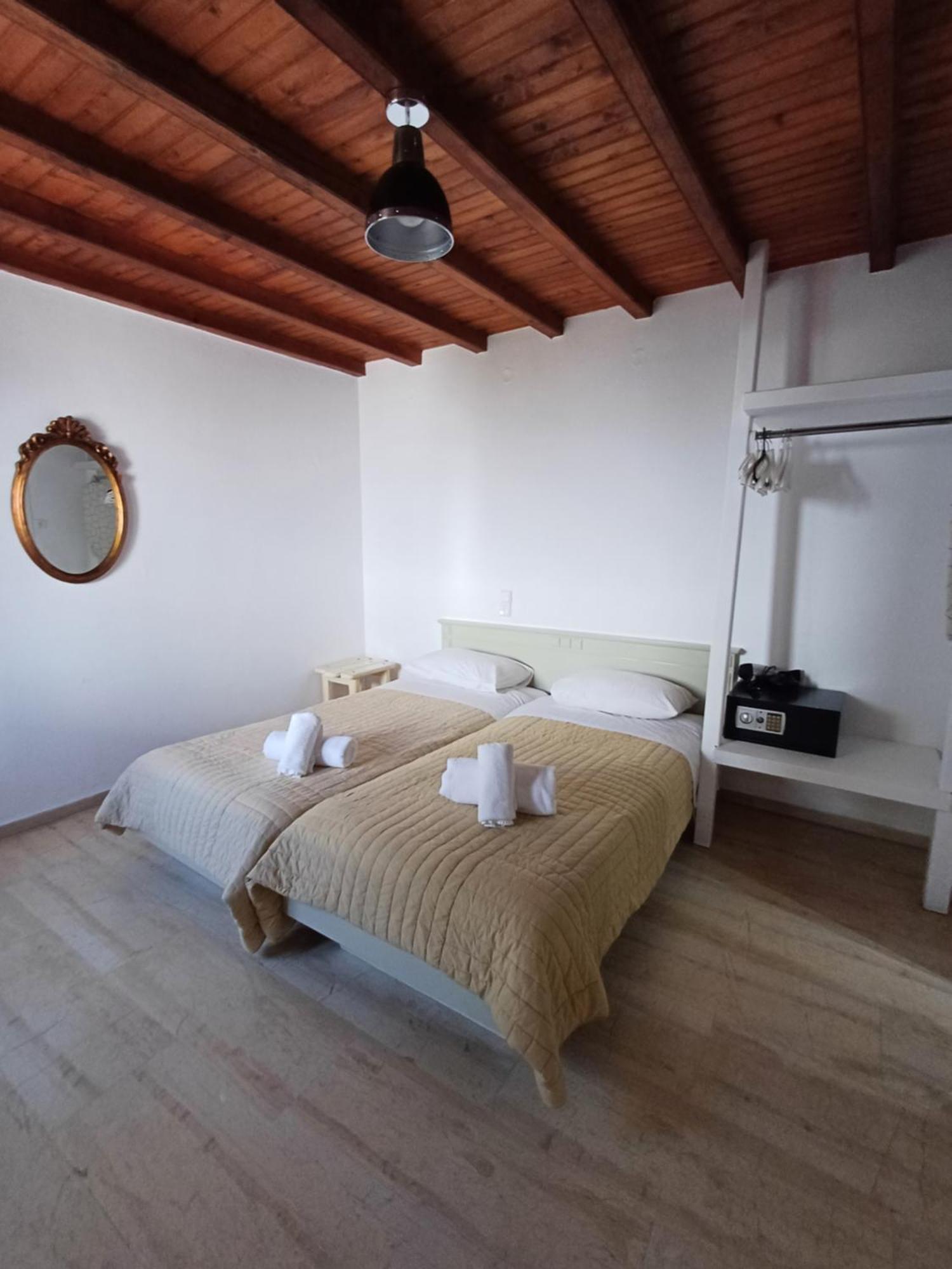 Manos Aparthotel 3*