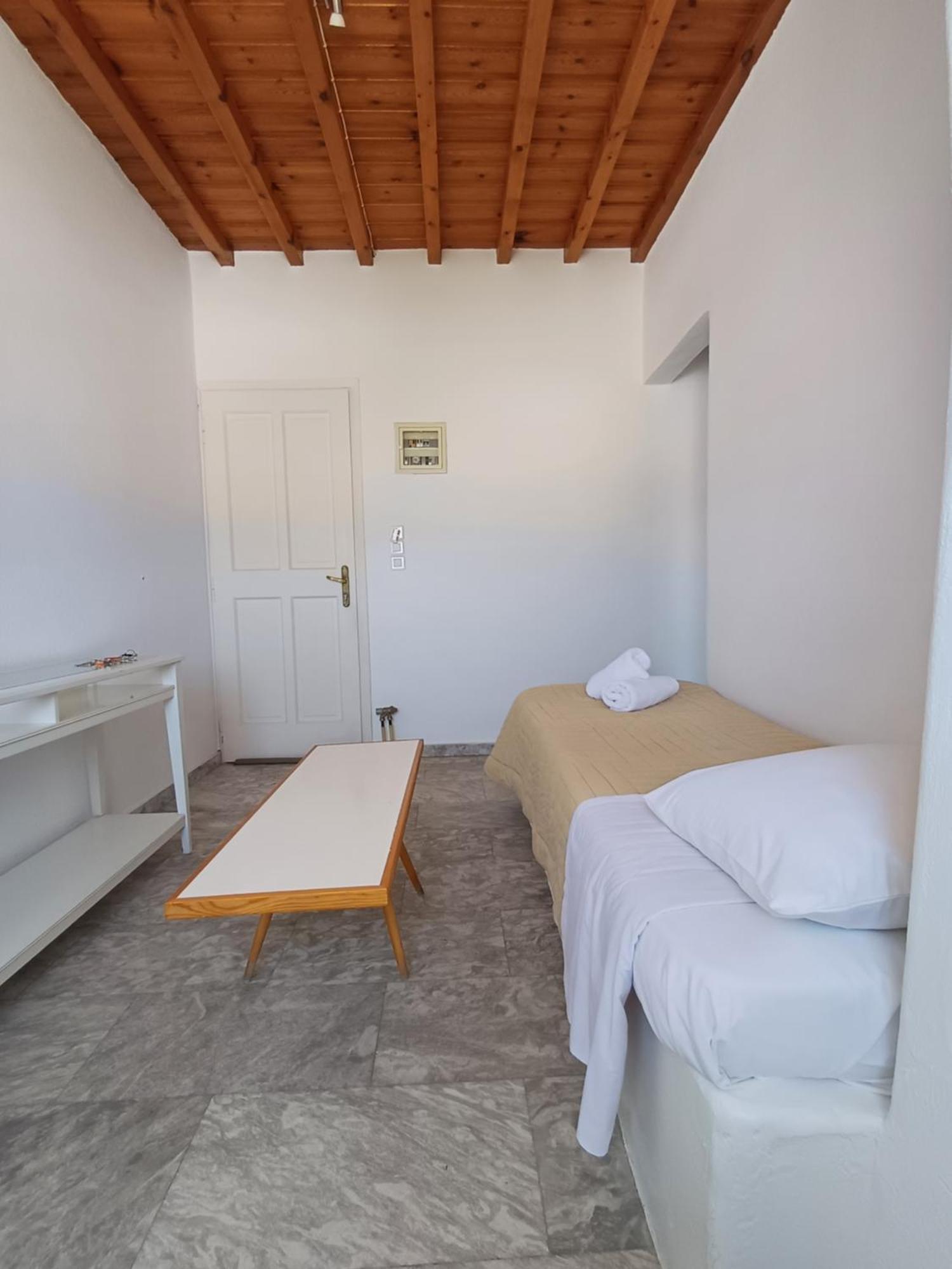 Manos Aparthotel