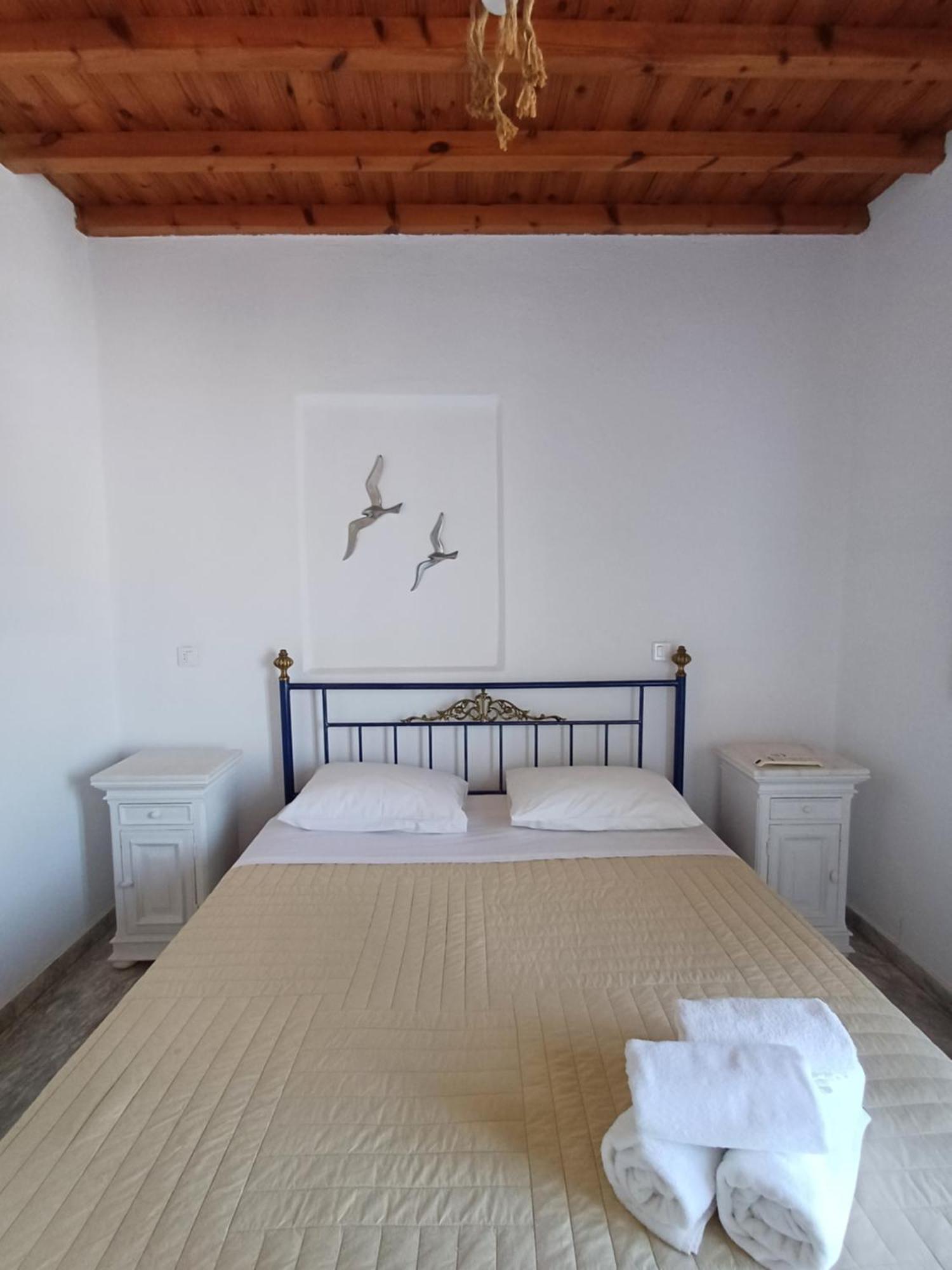 Manos Aparthotel 3*