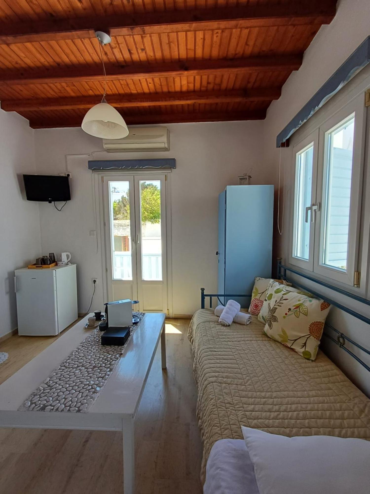 Manos Aparthotel
