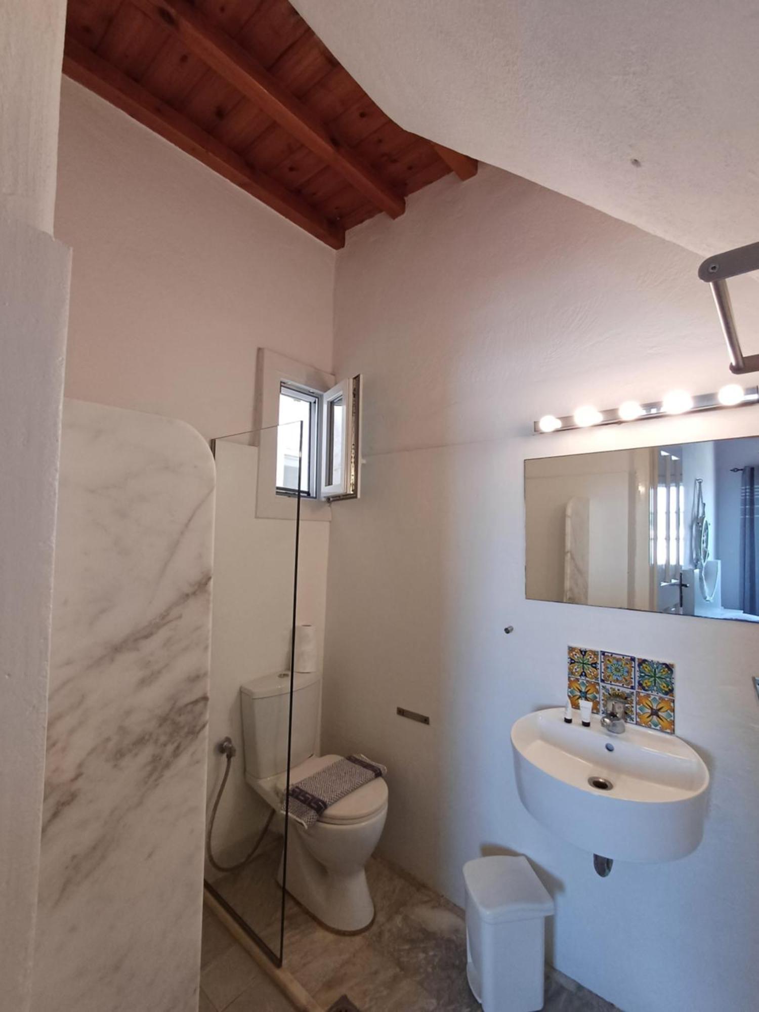 Manos Aparthotel 3*