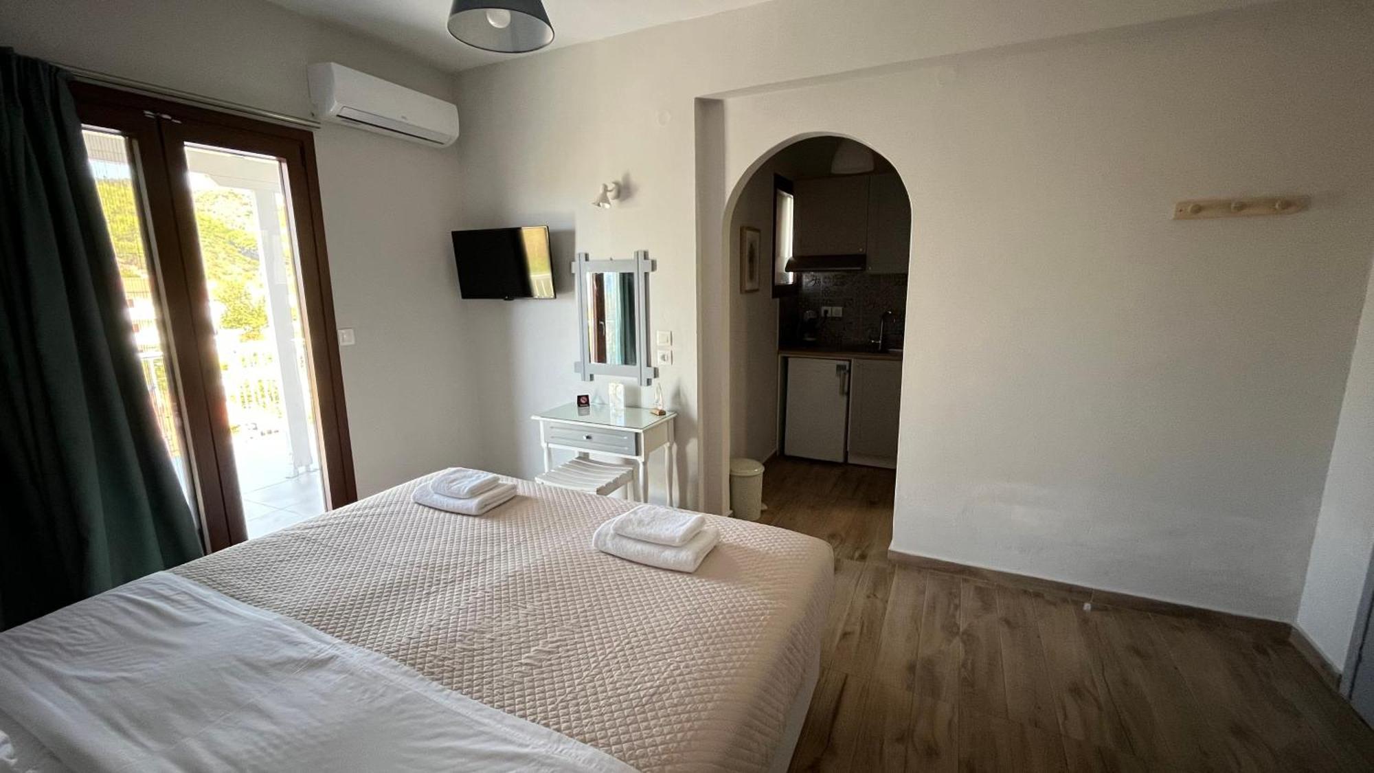 Golden Evelyn Aparthotel