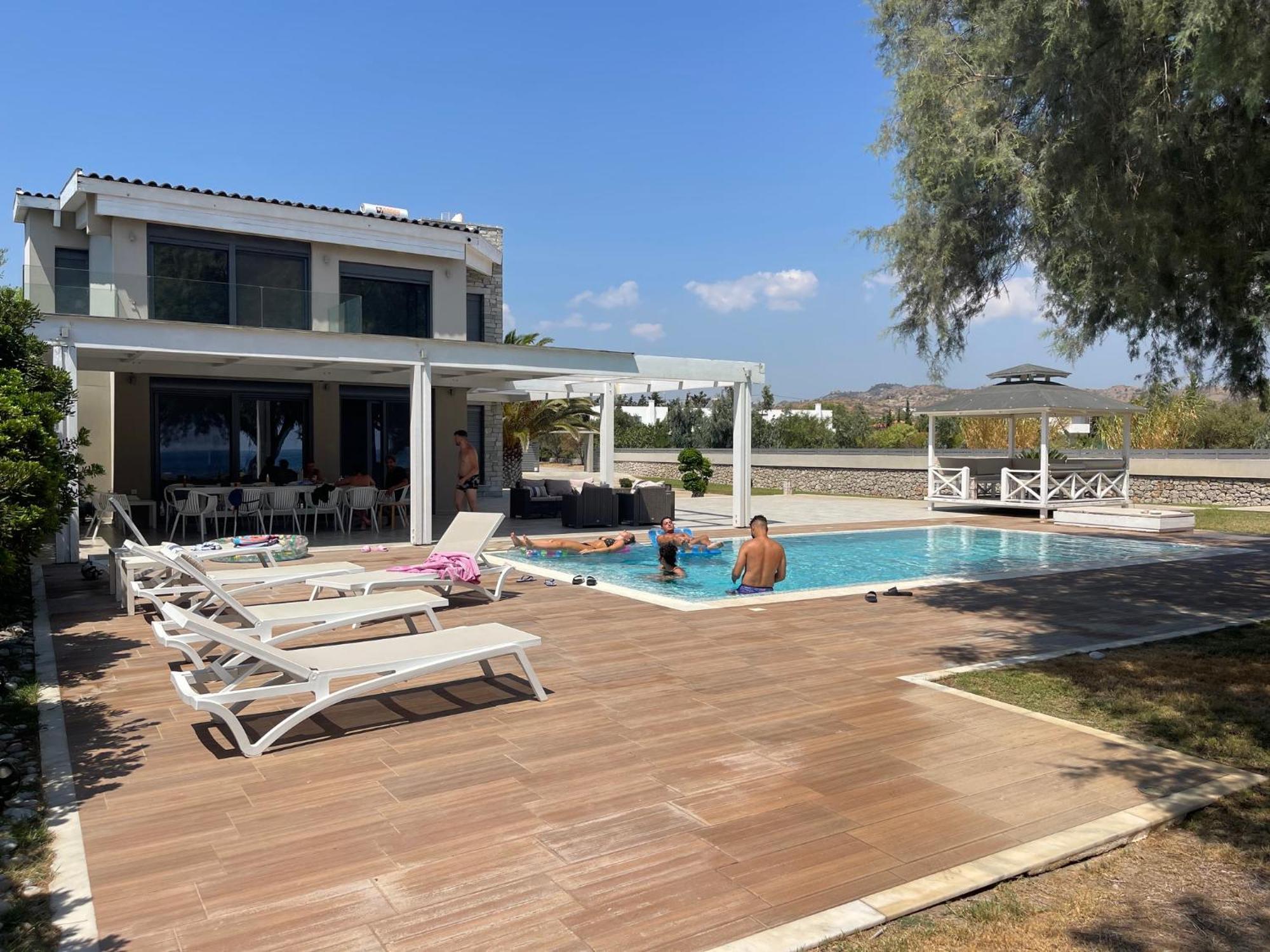 Kiotari Dream Beachfront Villa *