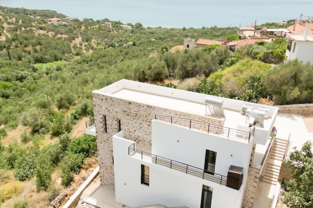 Elaida- πολυτελής βίλα-θέα θάλασσα, μάνη Villa Skoutarion