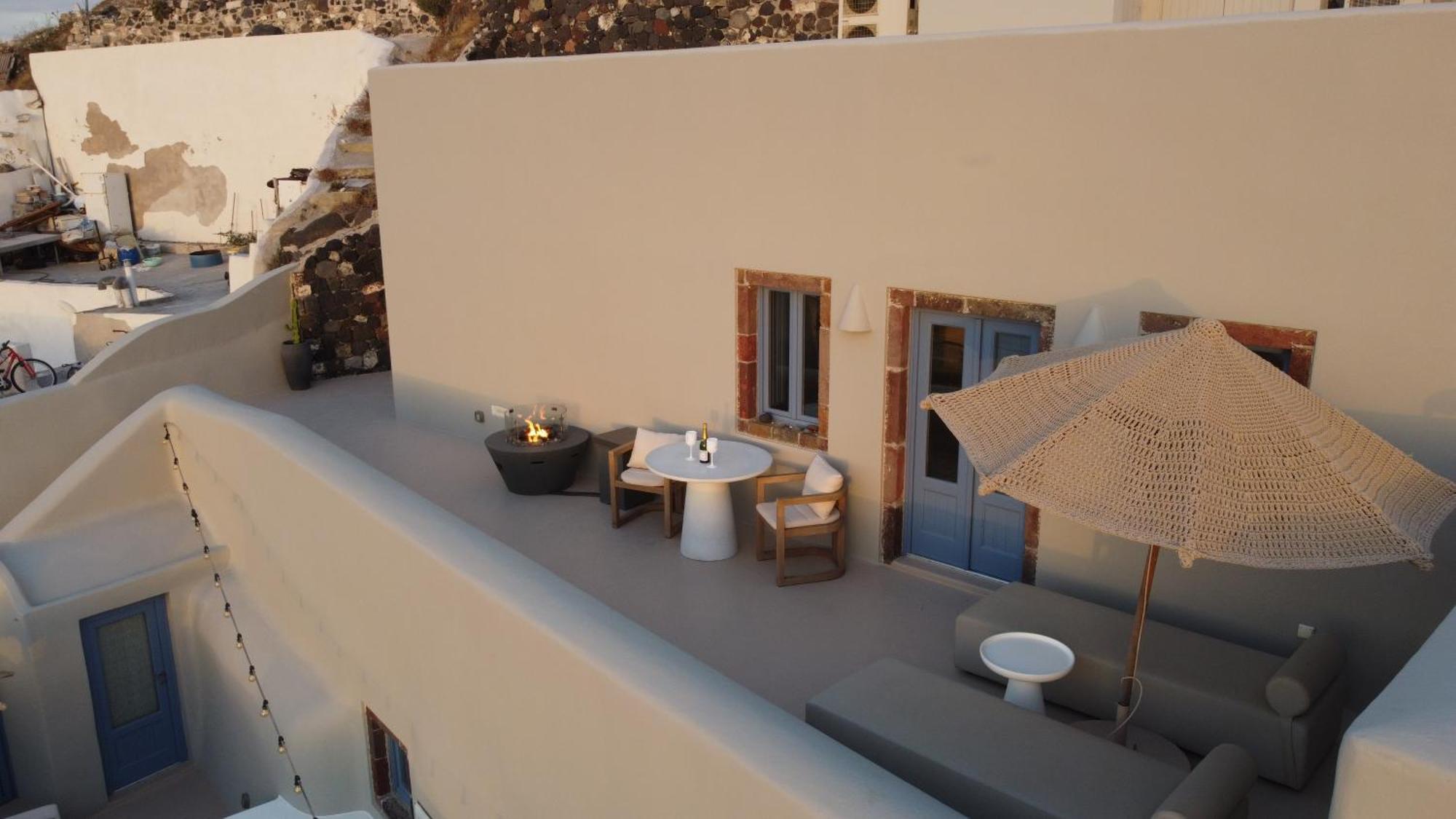 Luna Santorini Pyrgos Kallistis