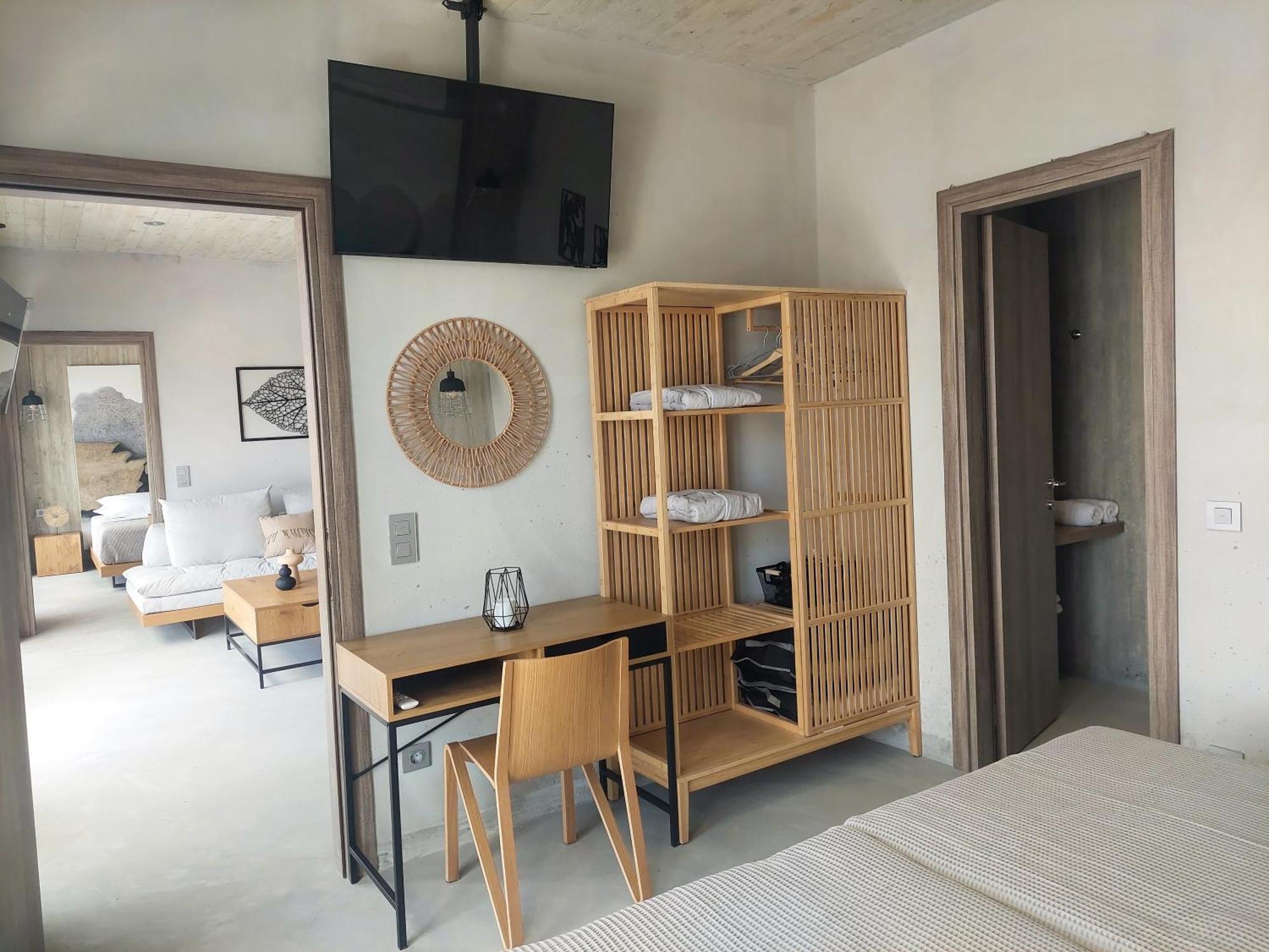 Marnos Luxury Kamilari
