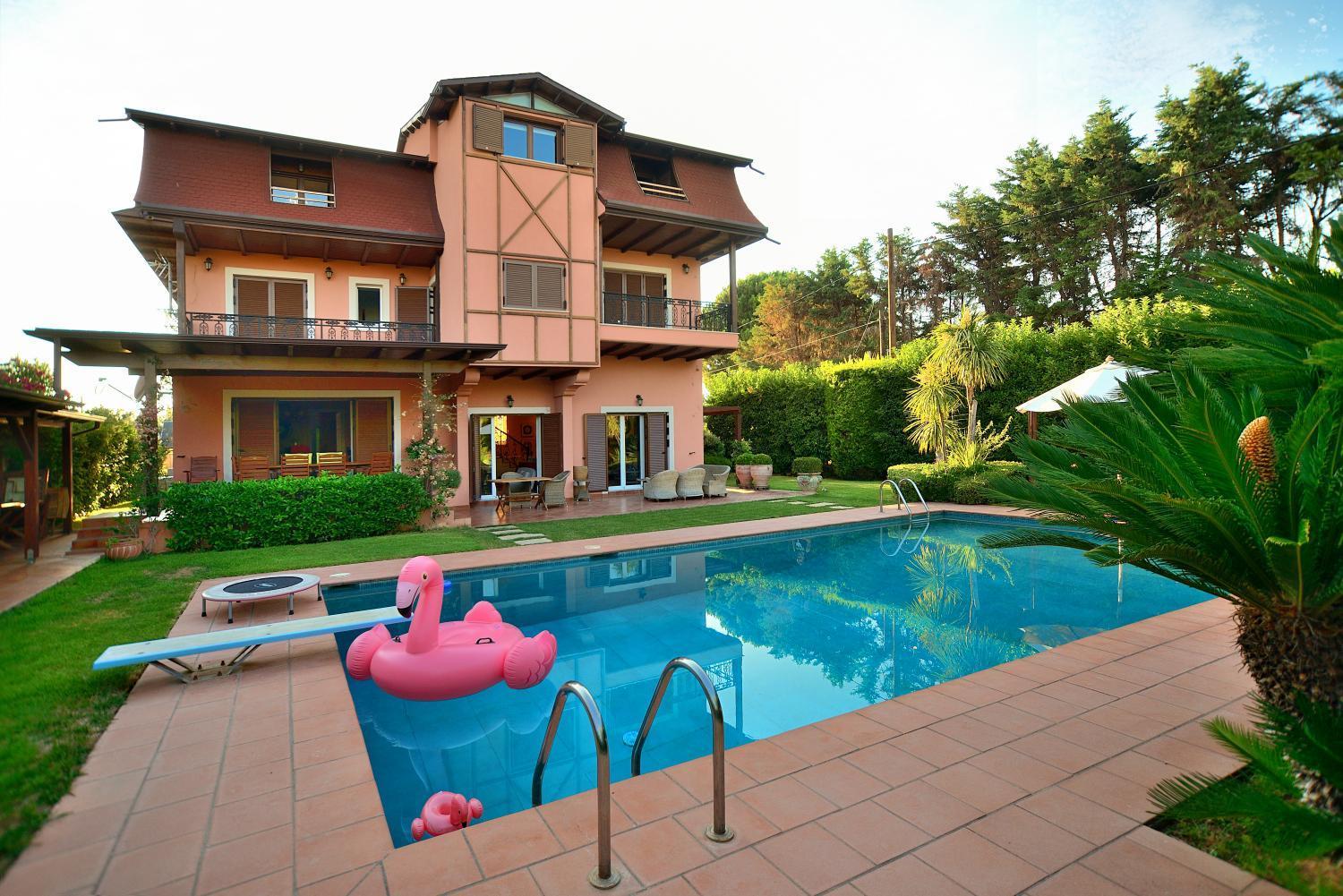 Pool Desmira *