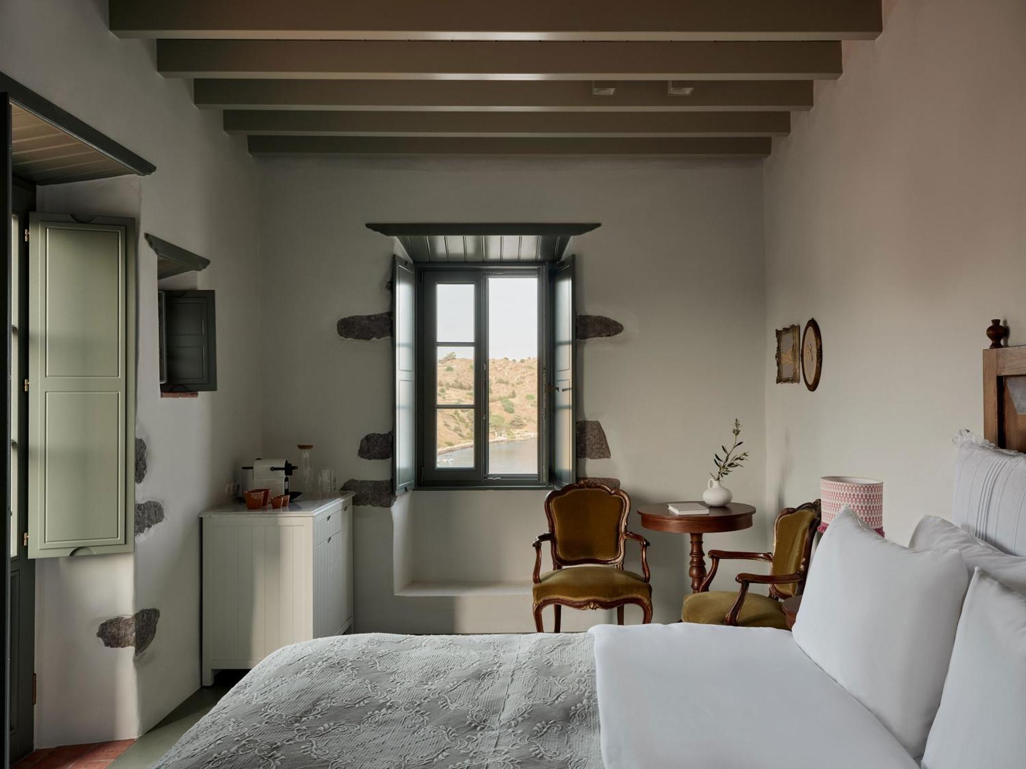 Patmos Eye Boutique & Skala (Patmos)