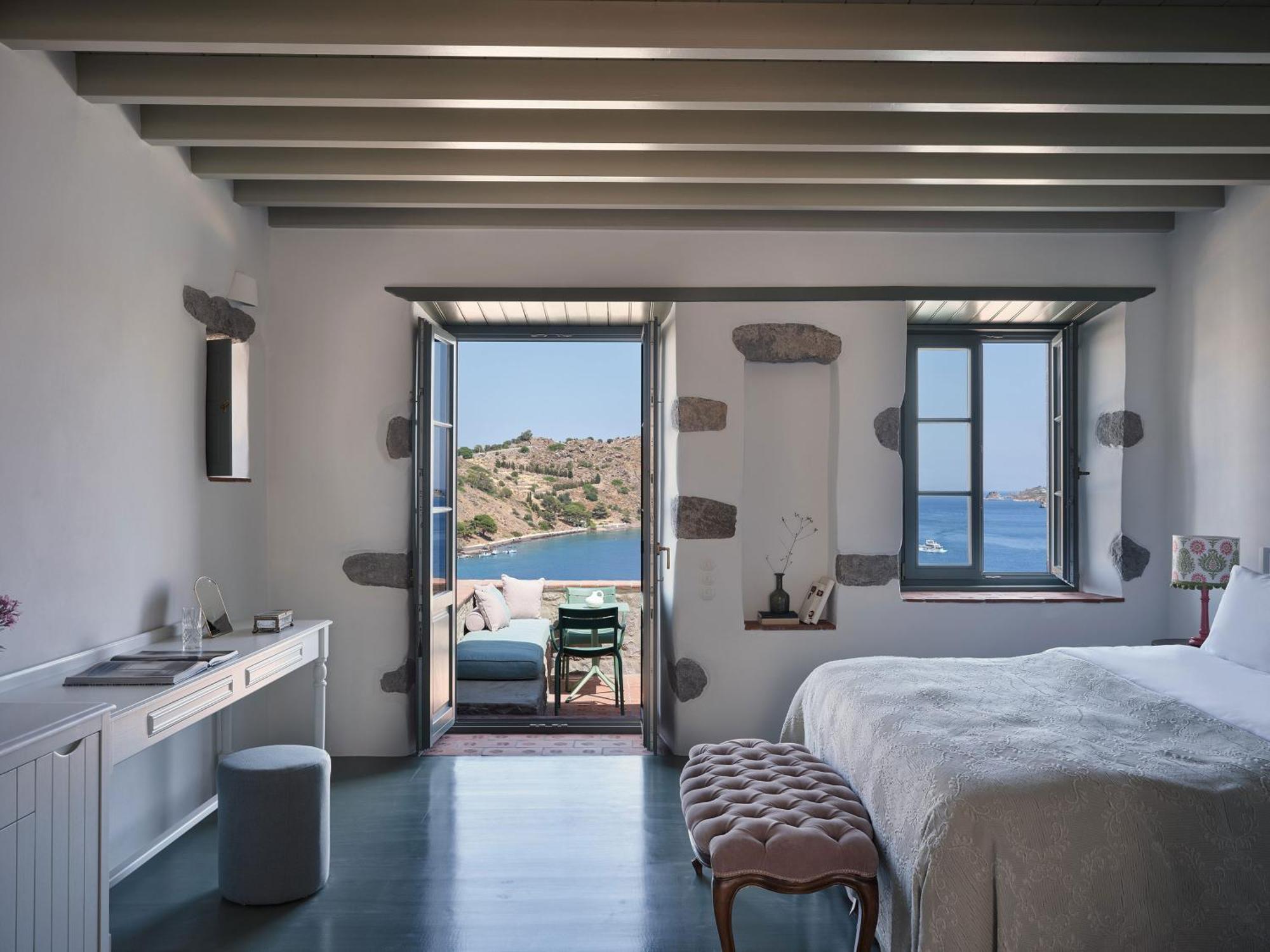 Patmos Eye Boutique & Skala (Patmos)