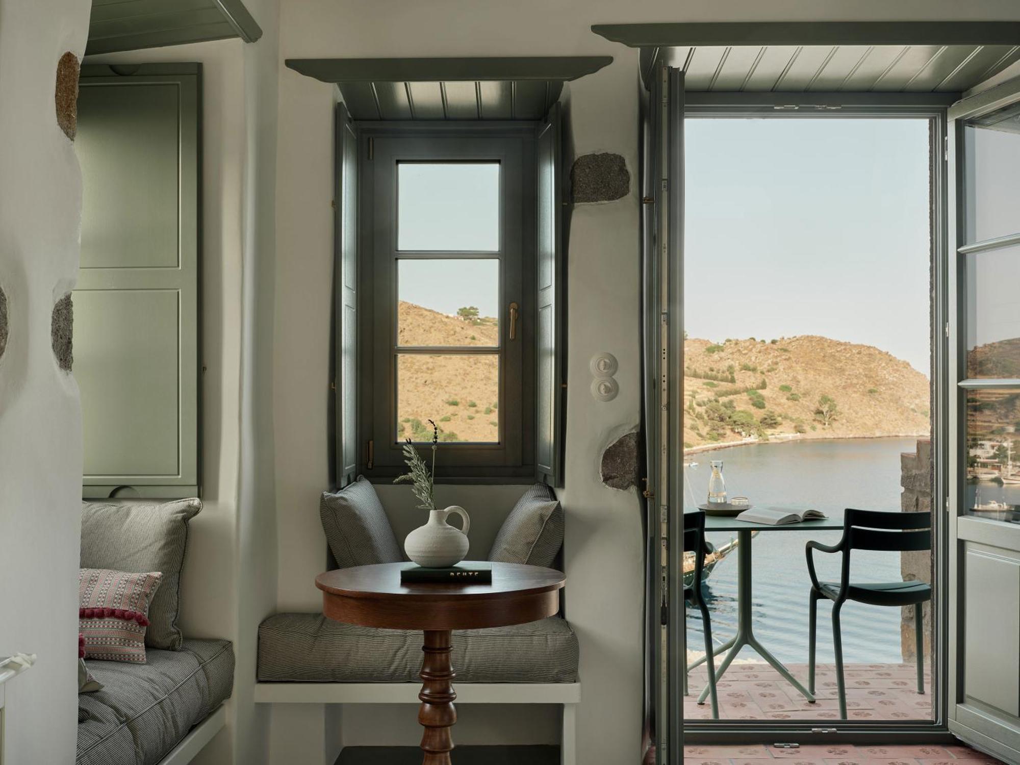 Patmos Eye Boutique & Skala (Patmos)