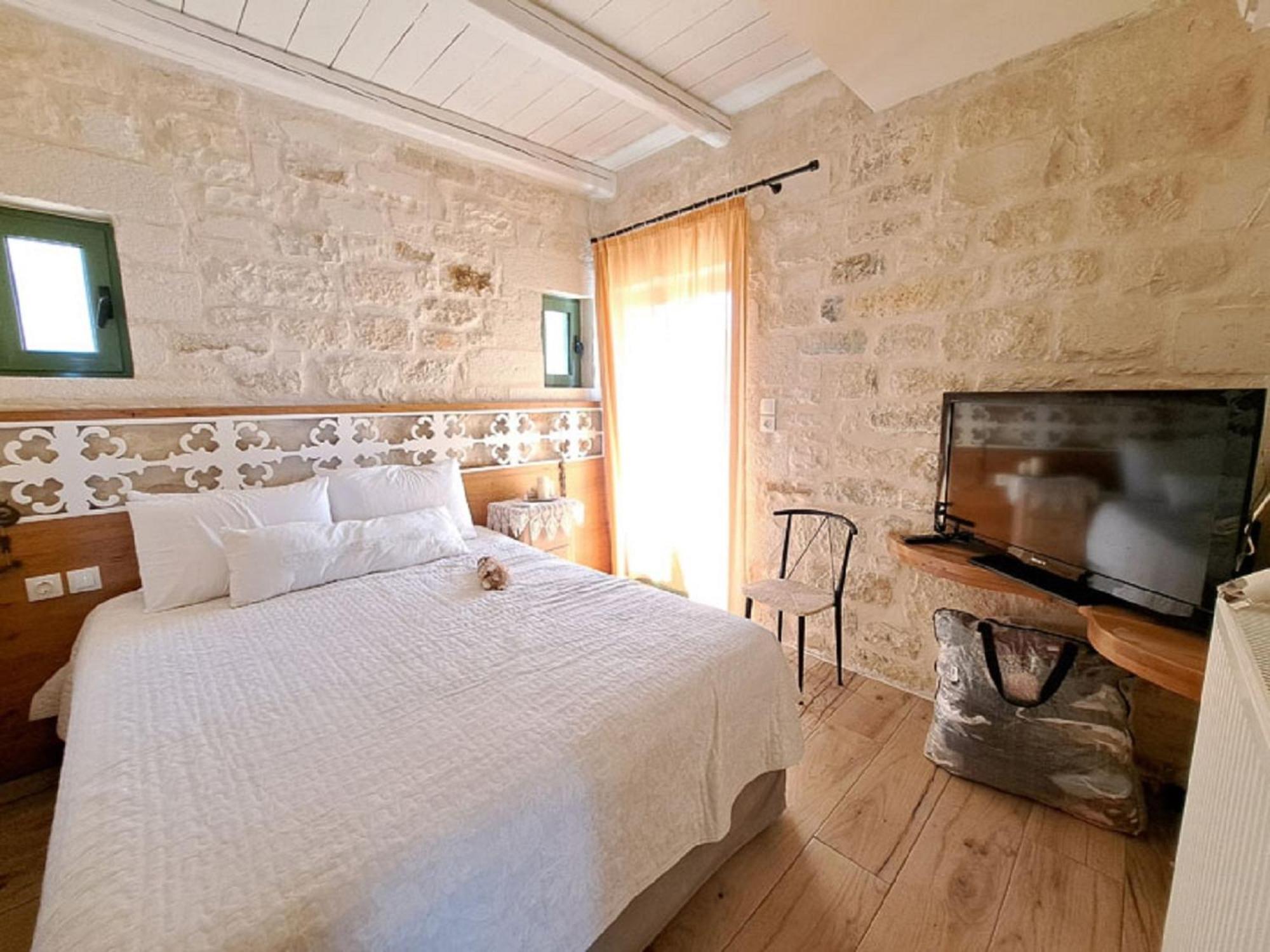 Apollo - Saint George's Retreat Village