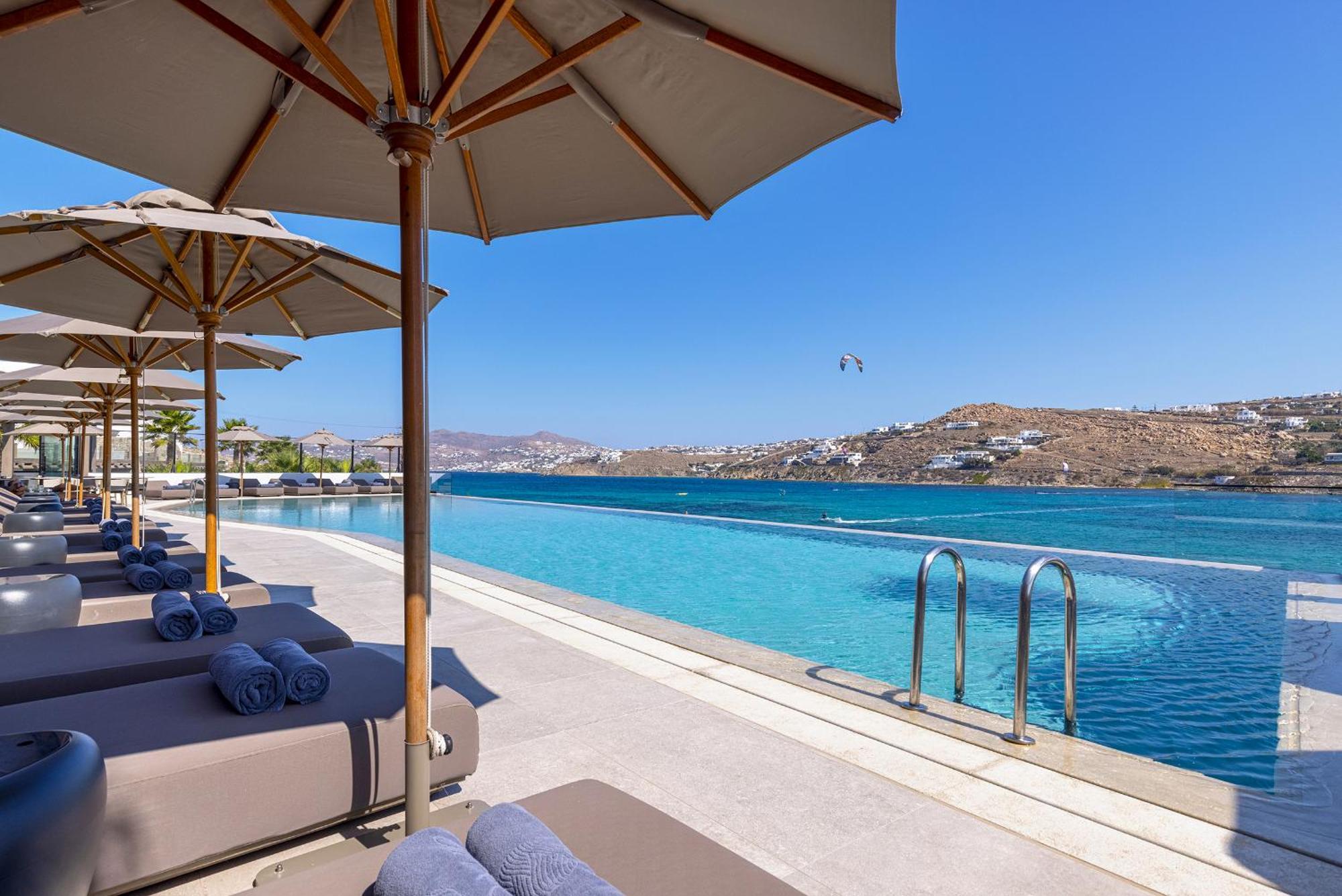Hotel Aeonic And