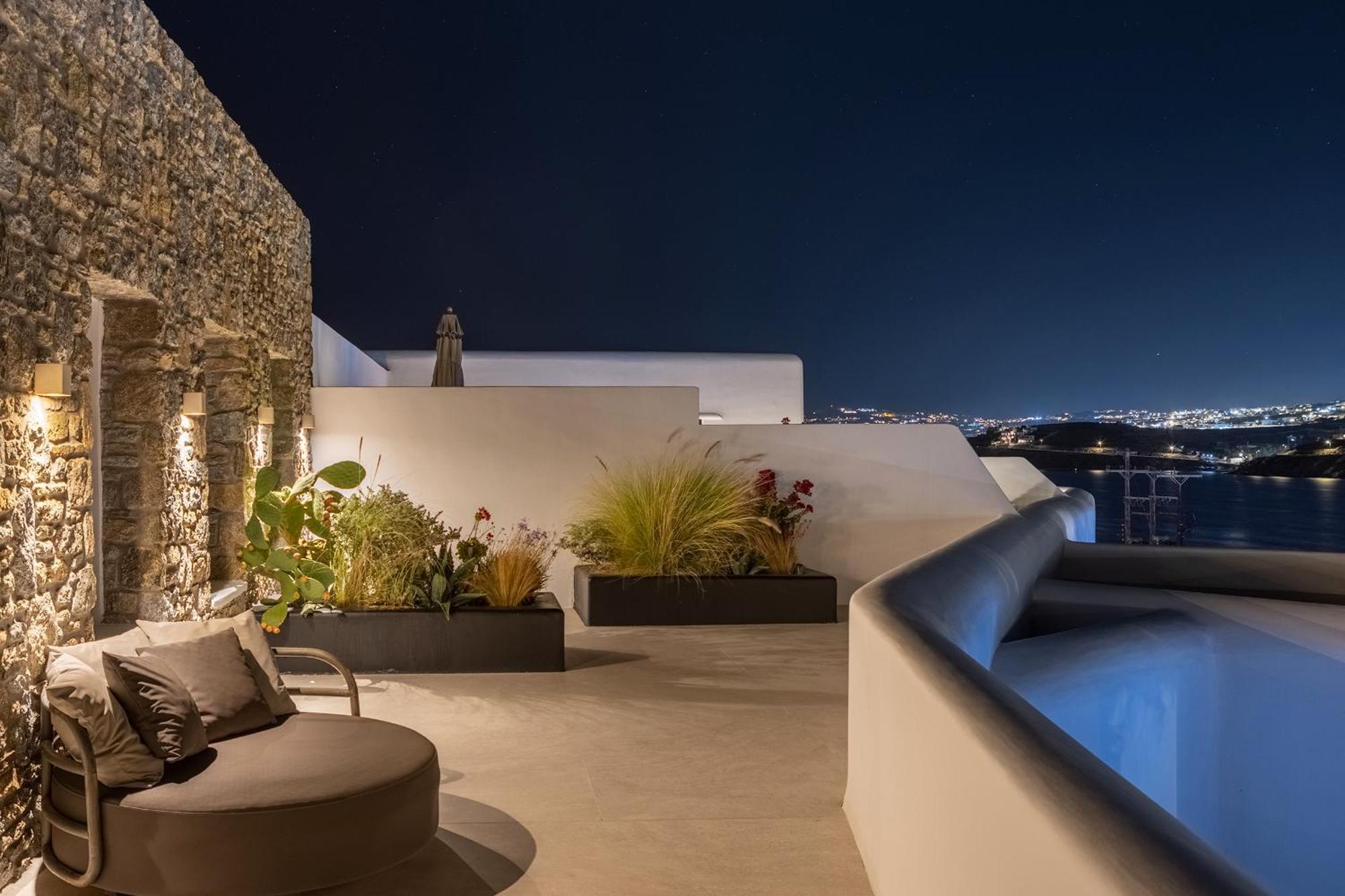 Aeonic And Hotel Mykonos Town