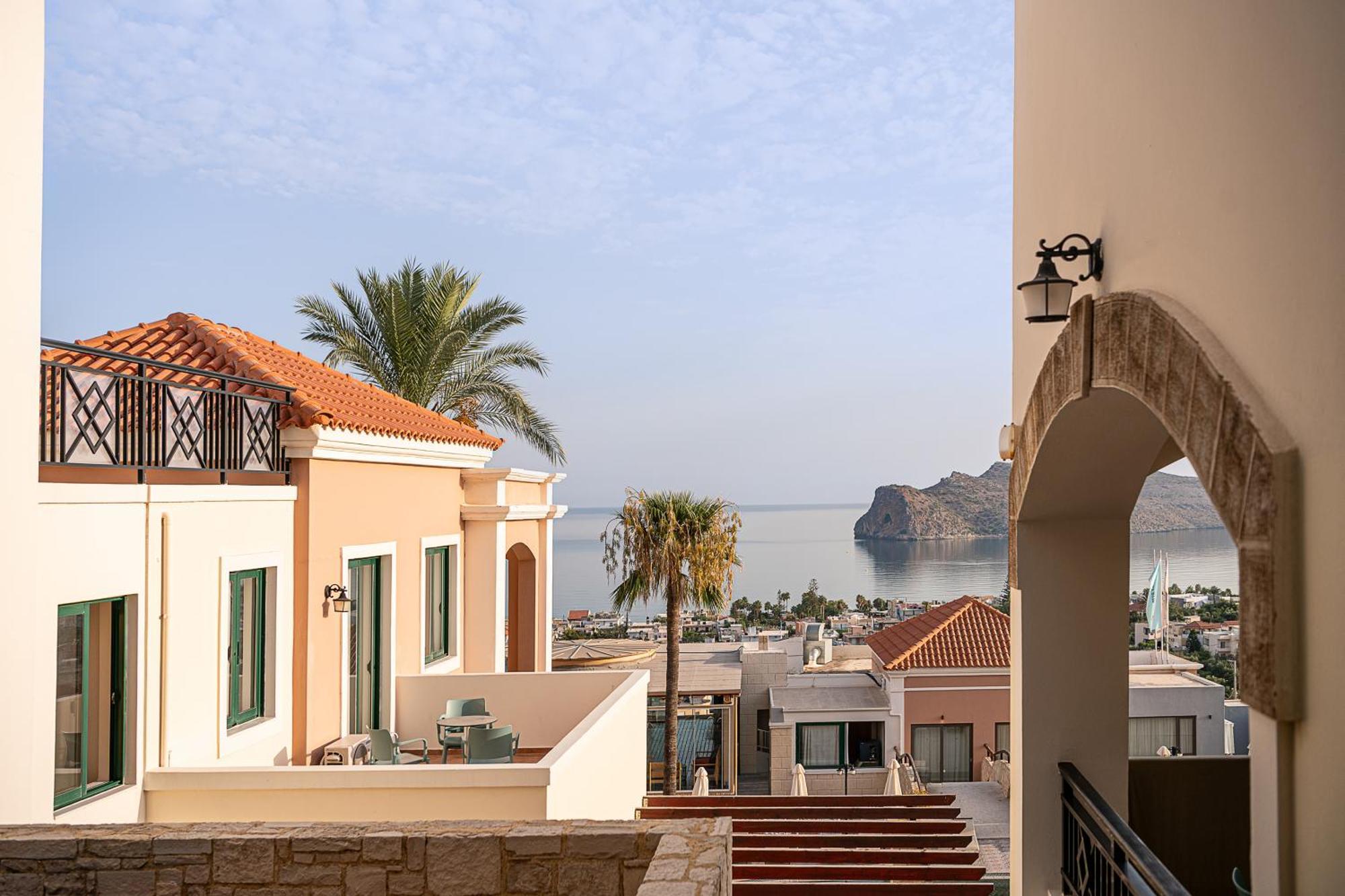 Caldera Village 4*