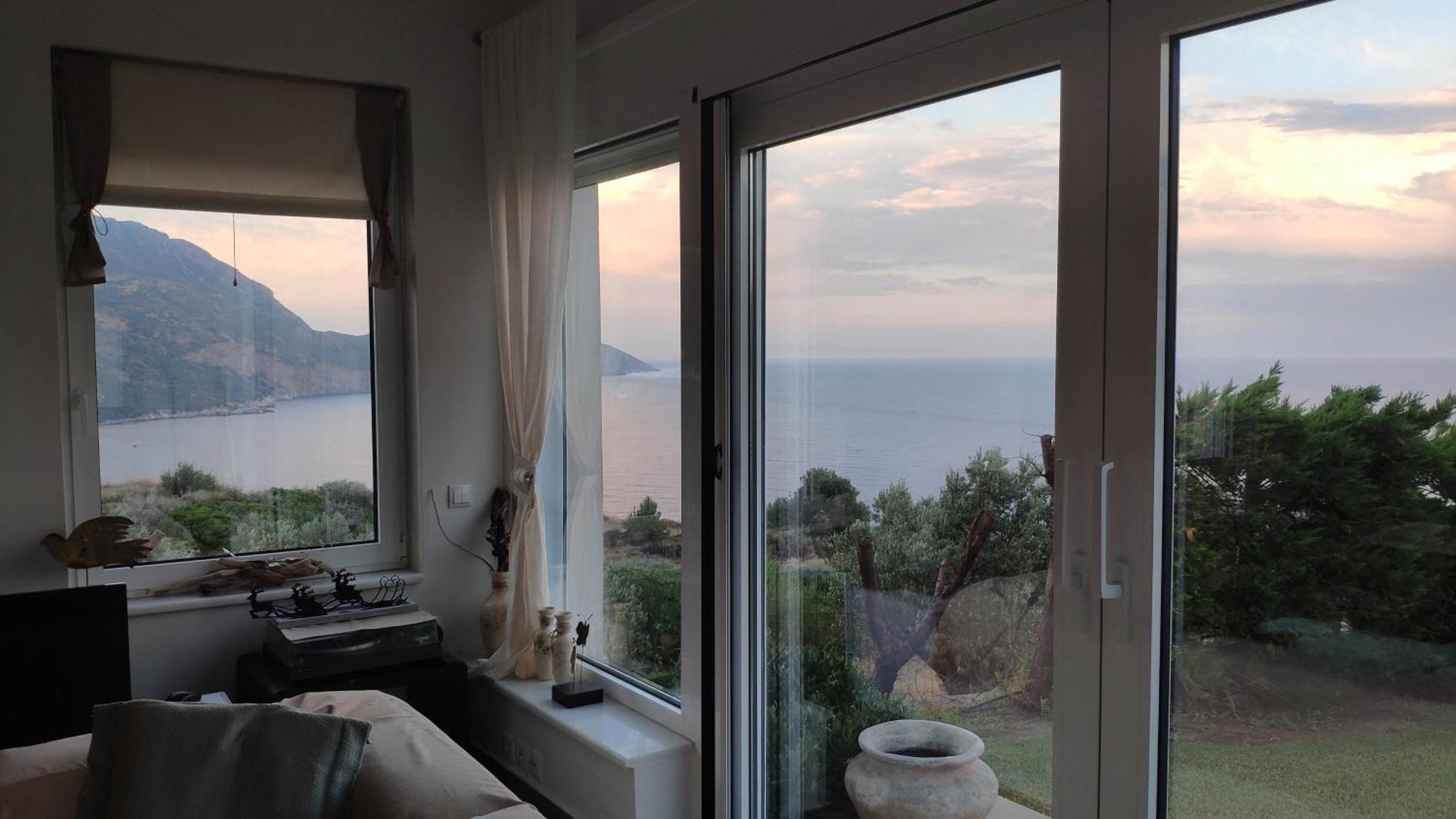 With Aegean Views Akhladheri