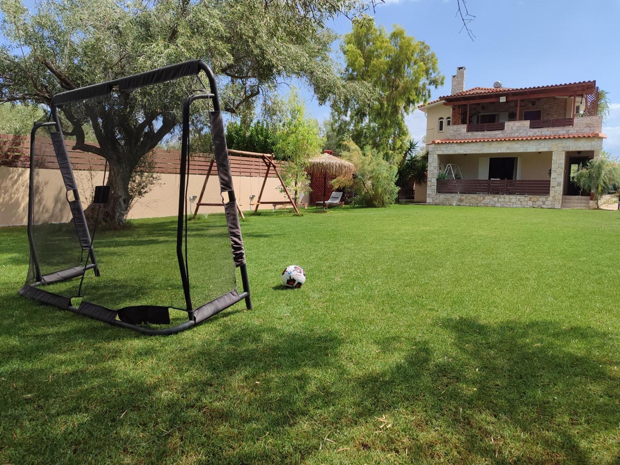 George's Family Friendly Maisonette With Great Exterior Villa