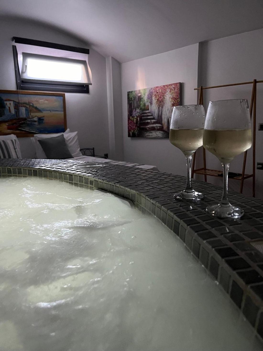 Aparthotel Golden Moments Luxury Stone A Messaria (Santorini)