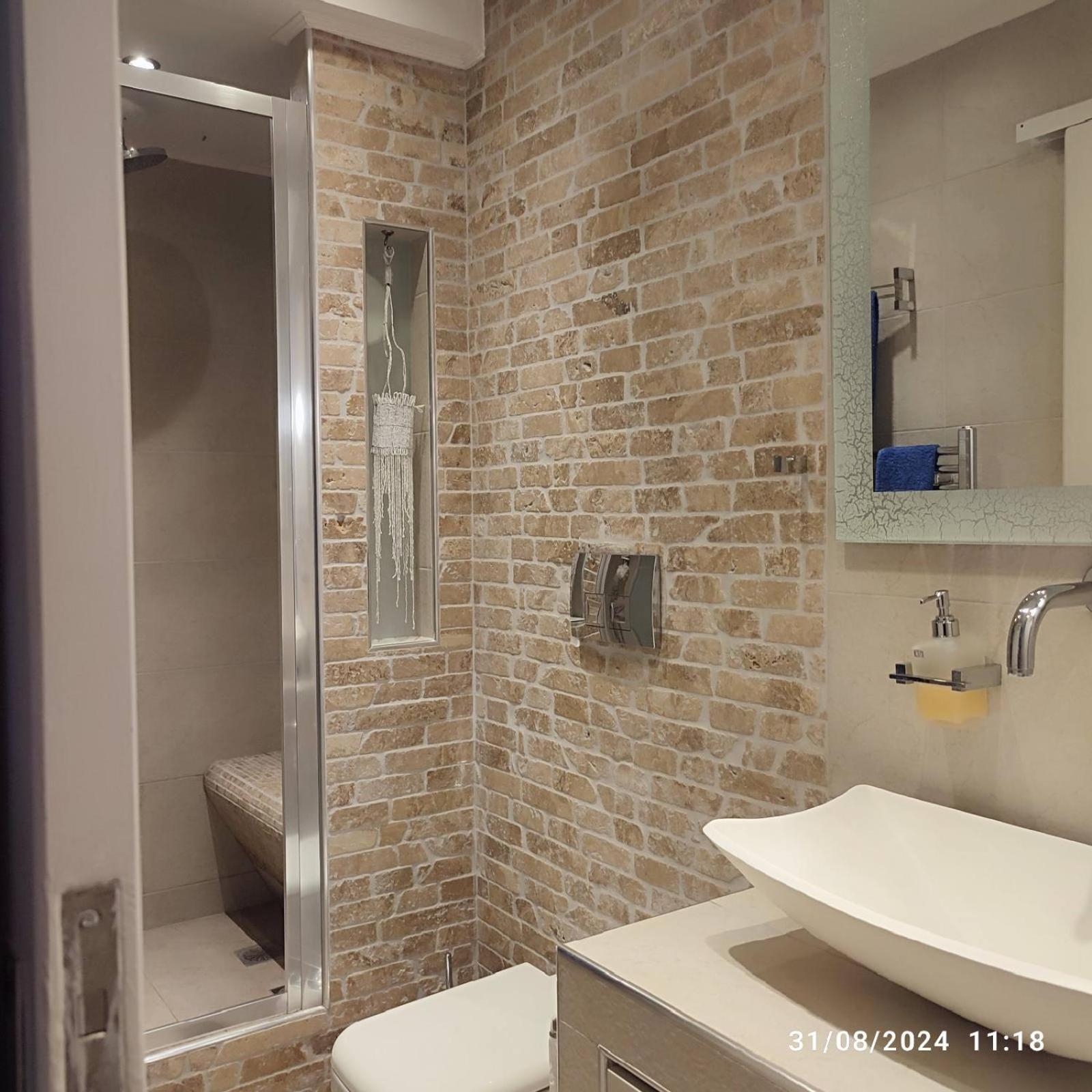 Skyline Serenity Apartment