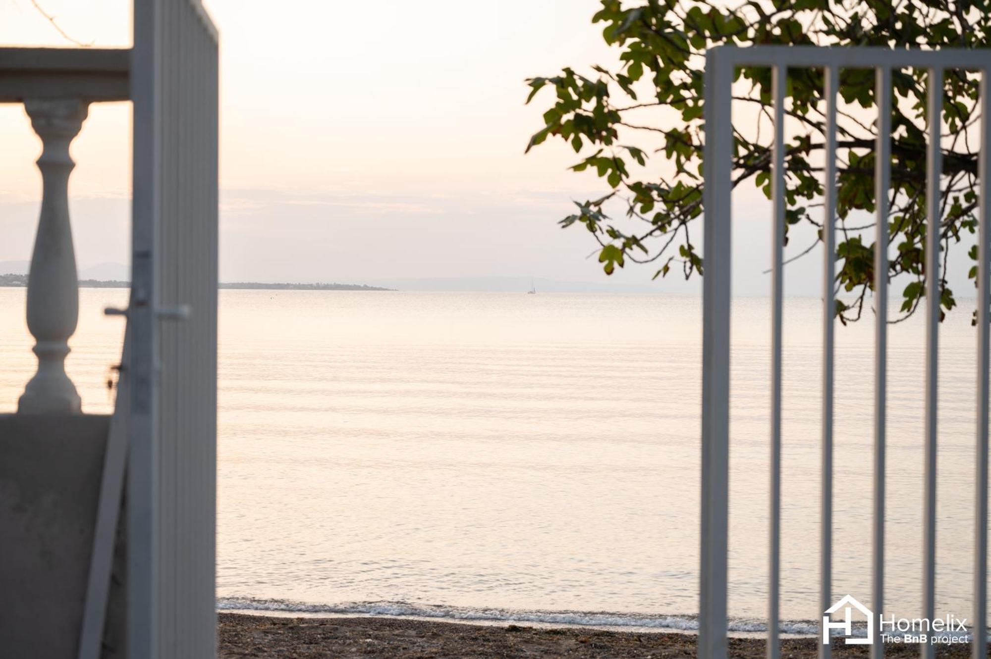 Sandy - Seafront & Luxury Holiday home *