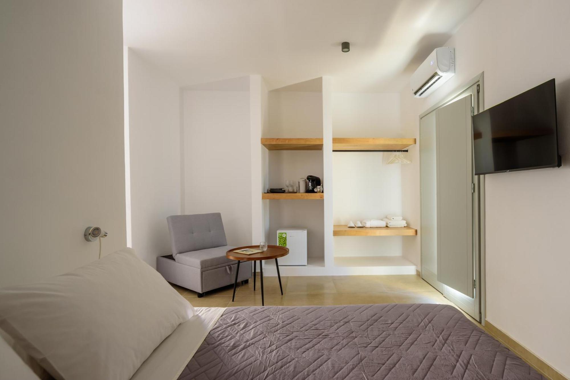 Elia Apartment *
