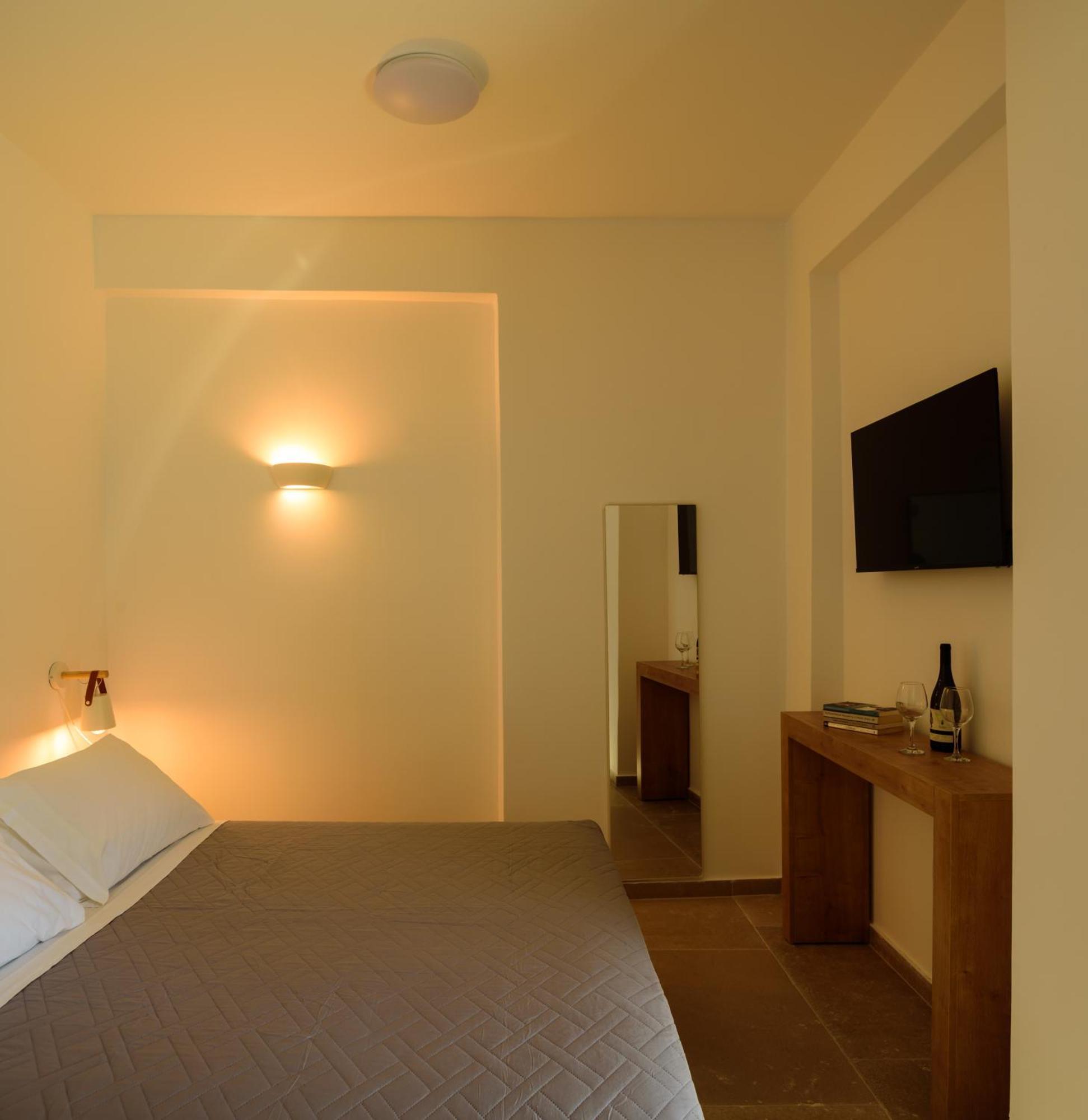 Elia Apartment *