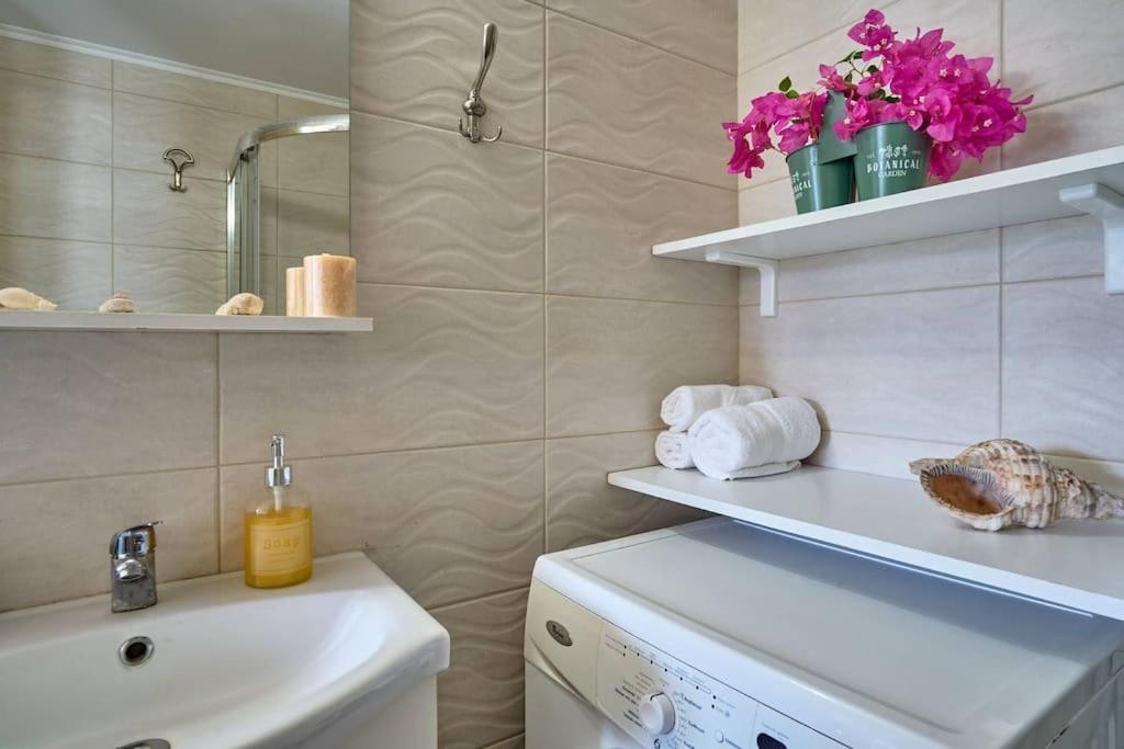 Valley View Apartment Salakos
