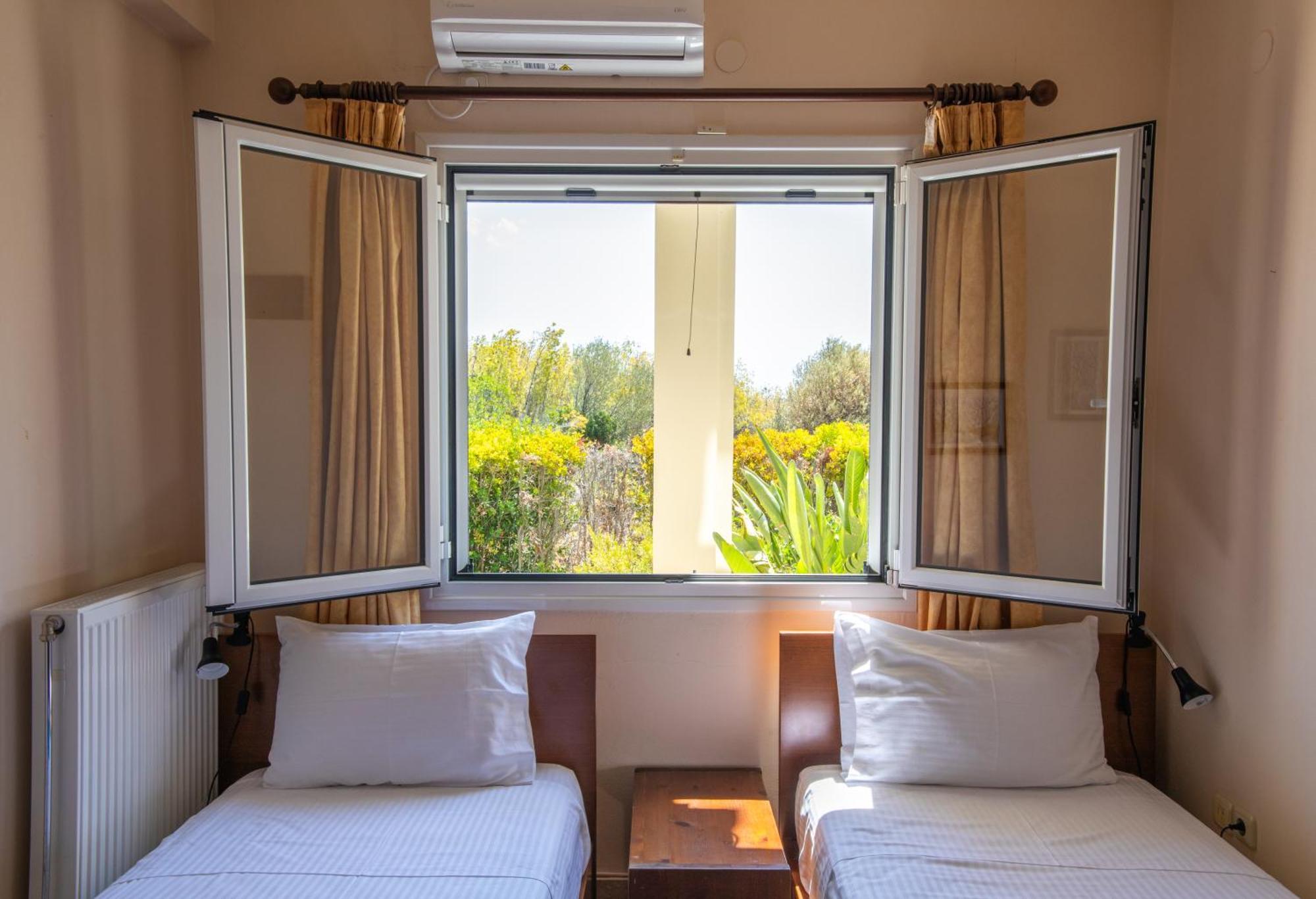 Lahtagas Estate With Private Swimming Pool
