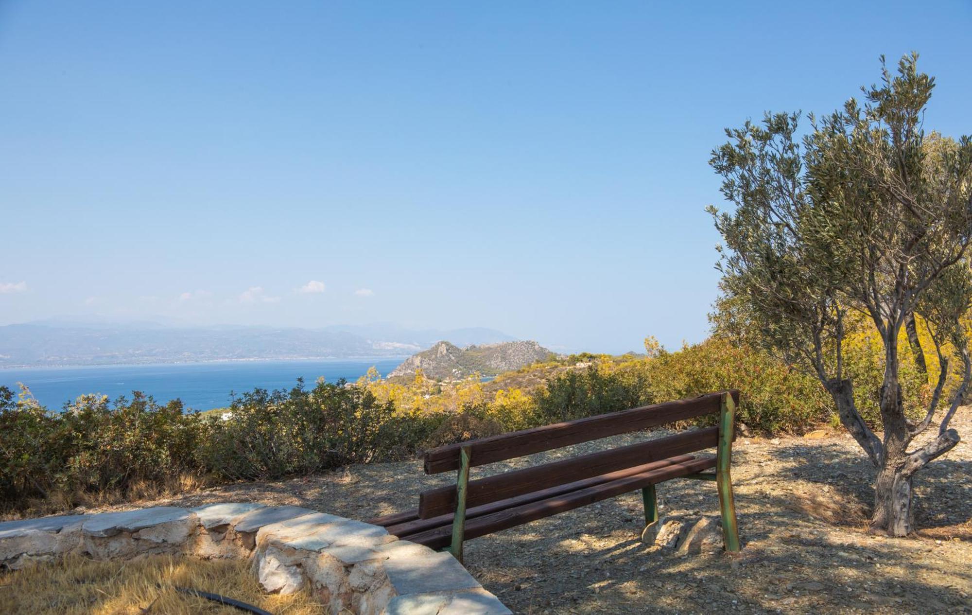Lahtagas Estate With Private Swimming Pool * Loutraki (Corinthia)