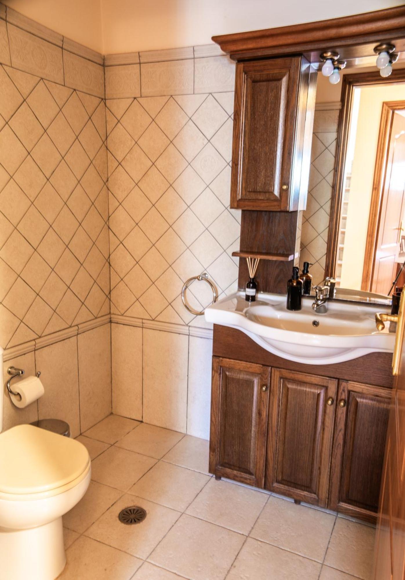 Lahtagas Estate With Private Swimming Pool * Loutraki (Corinthia)