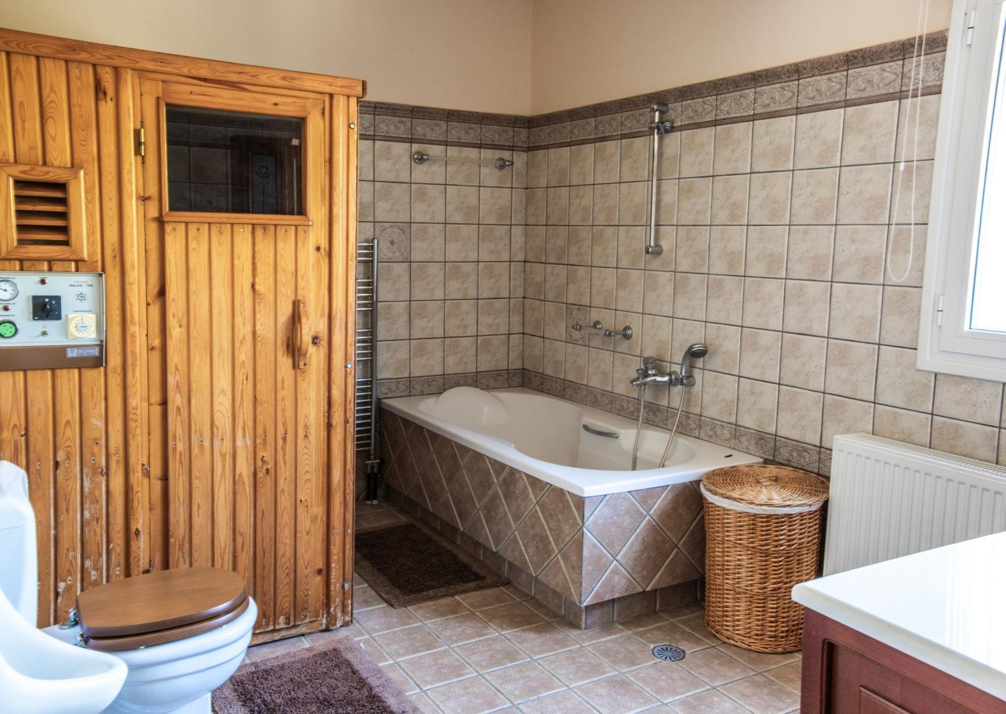 Lahtagas Estate With Private Swimming Pool