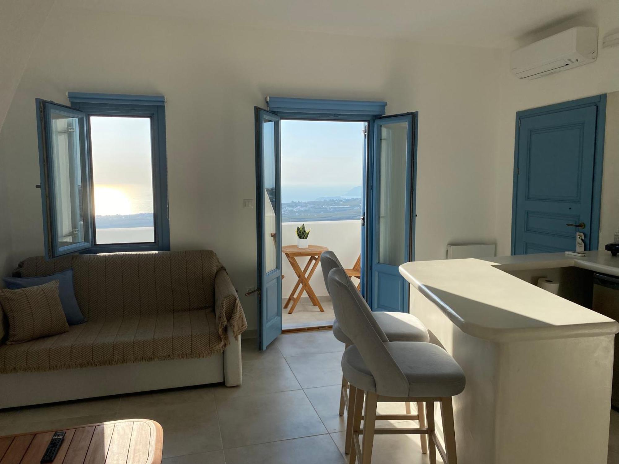 Ena Santorini