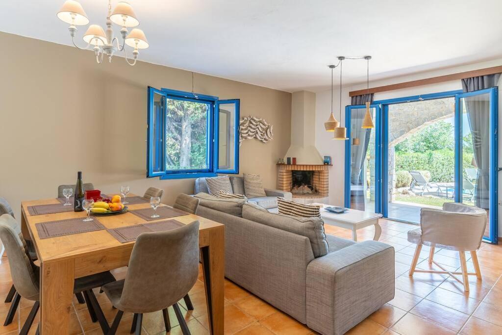 Irini, By Hellocrete Villa