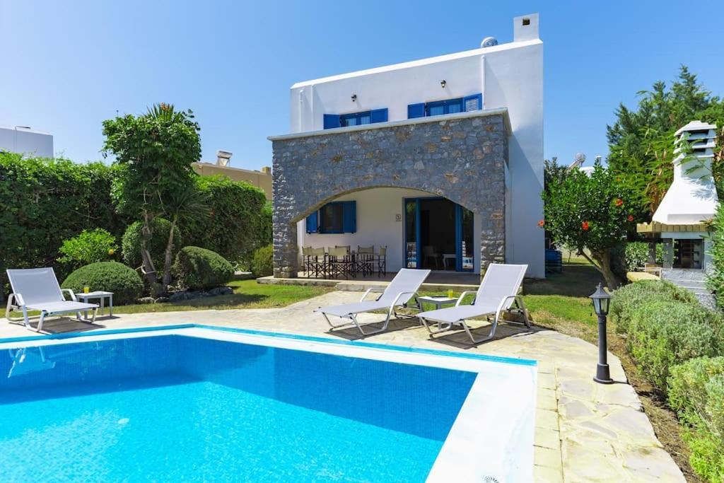 Irini, By Hellocrete Villa
