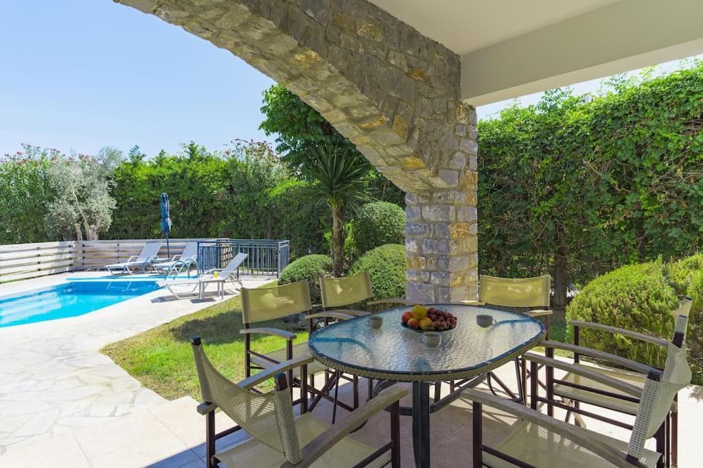 Villa Irini, By Hellocrete