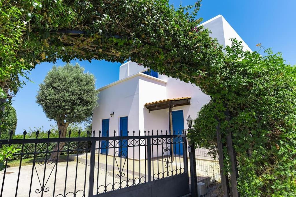 Irini, By Hellocrete Villa