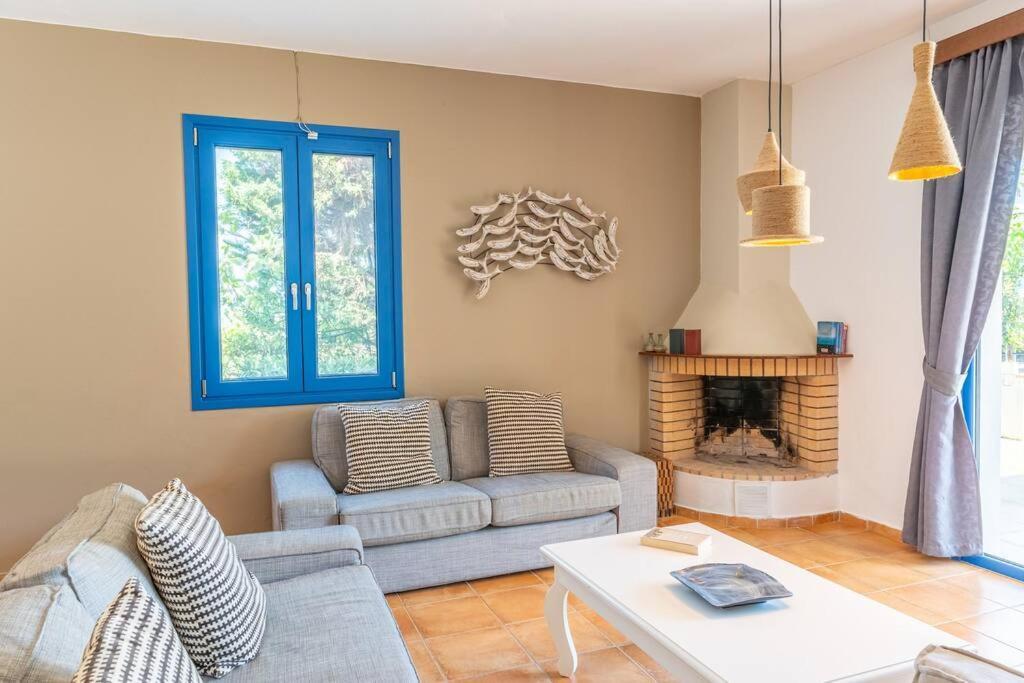 Irini, By Hellocrete Villa