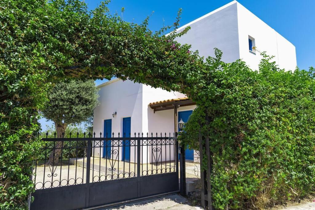 Villa Irini, By Hellocrete *